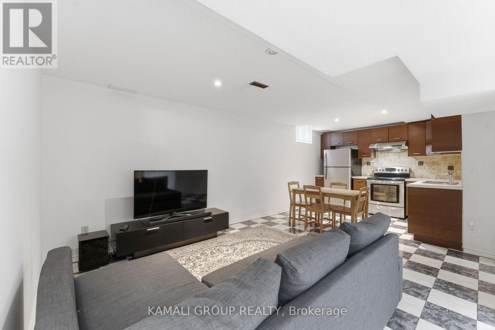 108 KILLIAN ROAD - 44