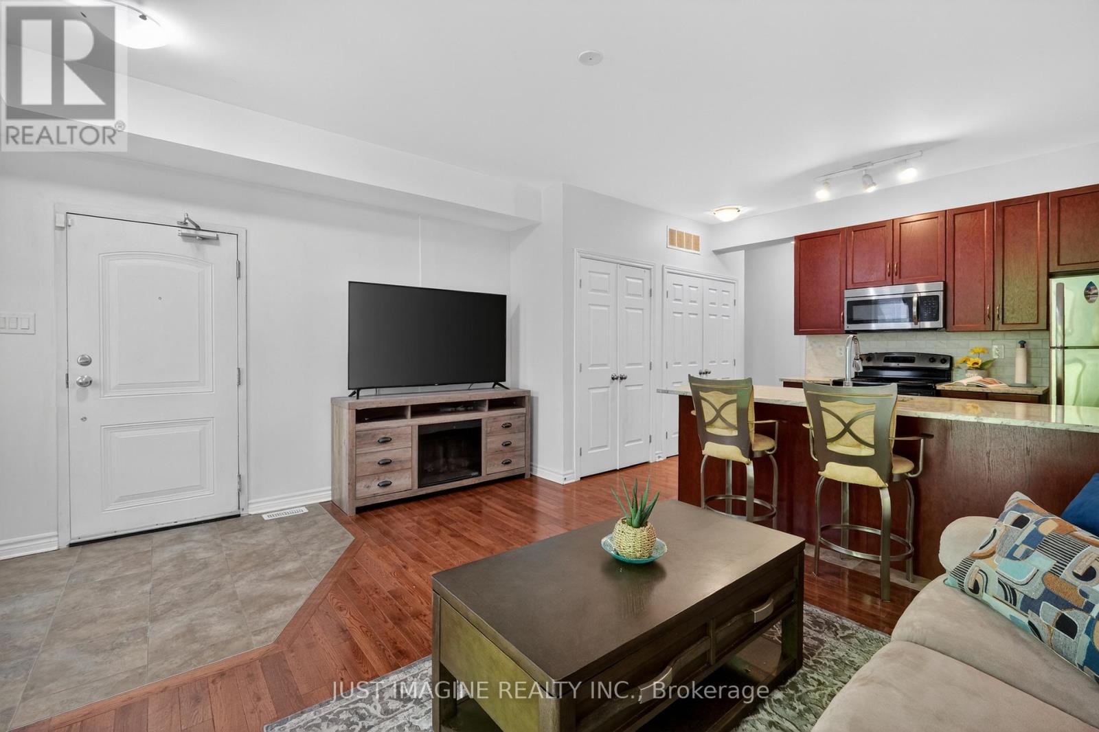 House for Rent in Ottawa – D – 302 EVEREST PRIVATE, Ottawa – By Peter Sagos - Image 9