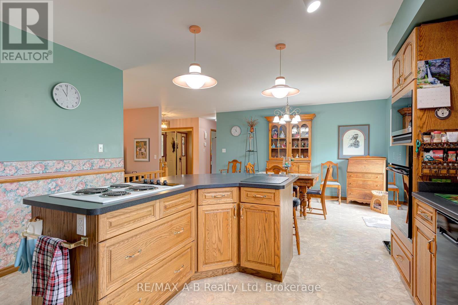 137 MITCHELL COURT - 14
