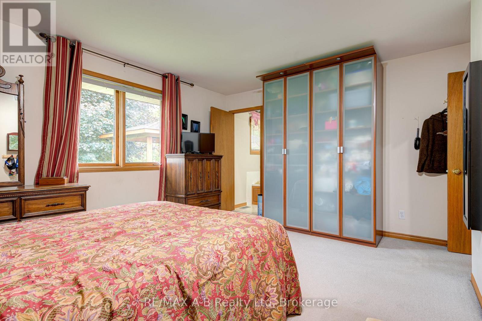 137 MITCHELL COURT - 16
