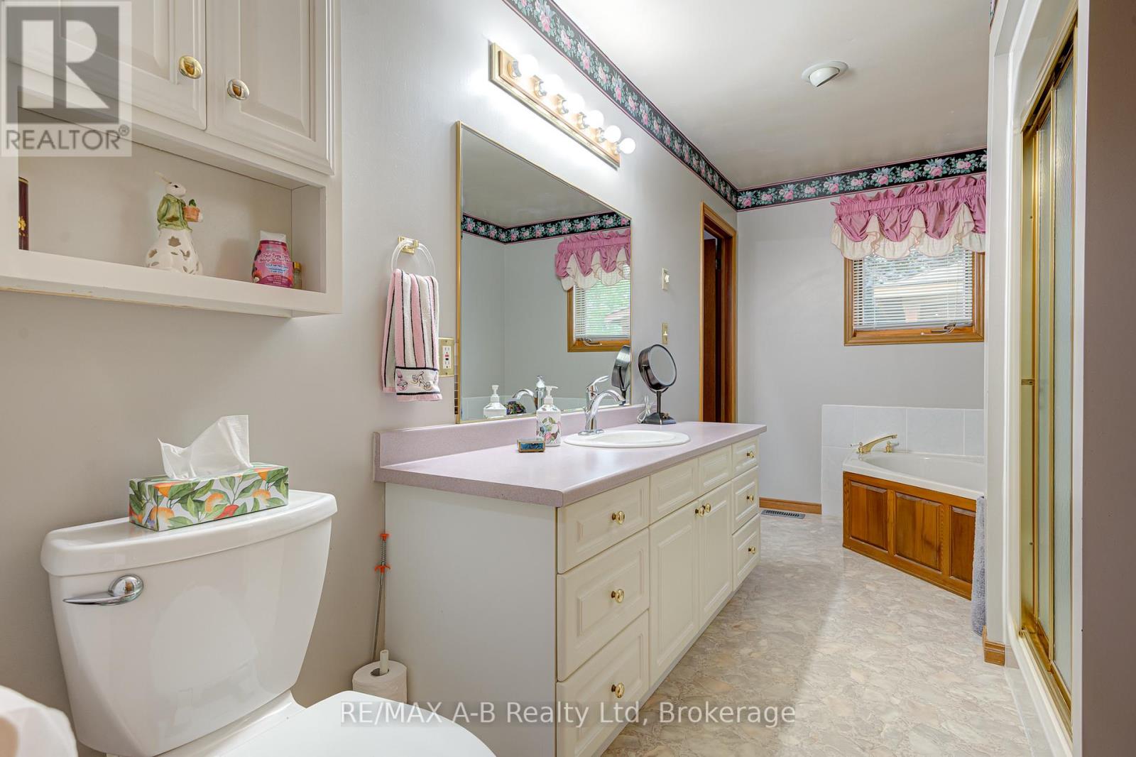 137 MITCHELL COURT - 17