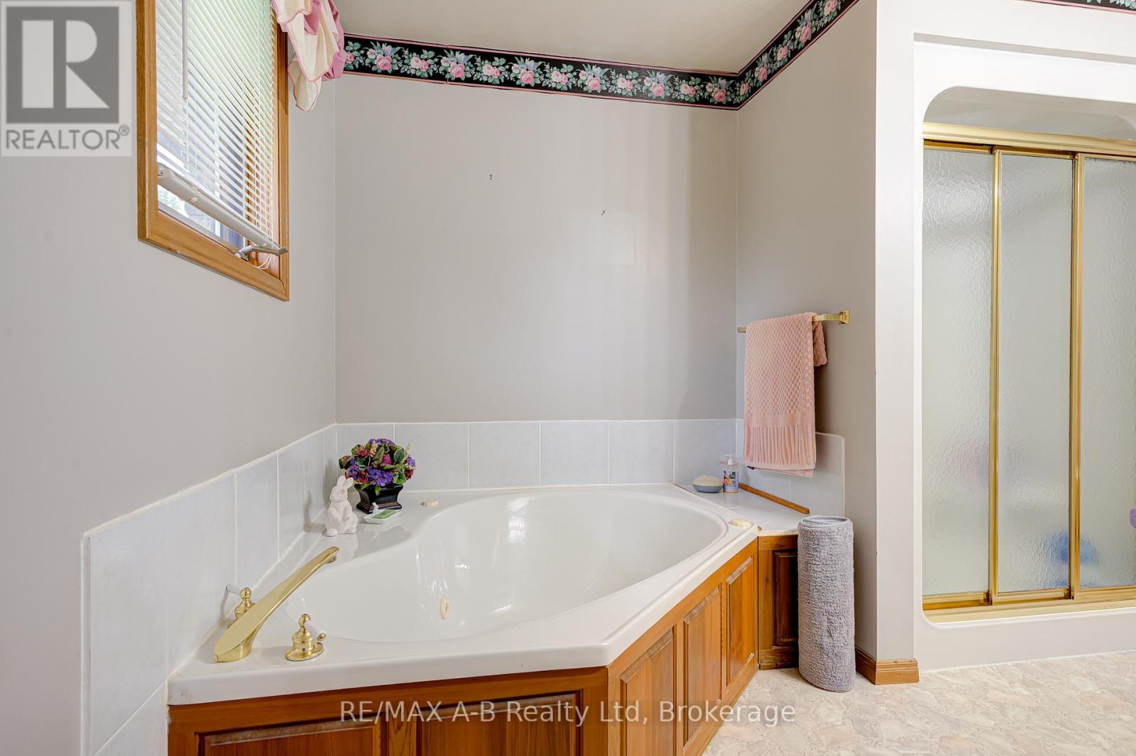 137 MITCHELL COURT - 18