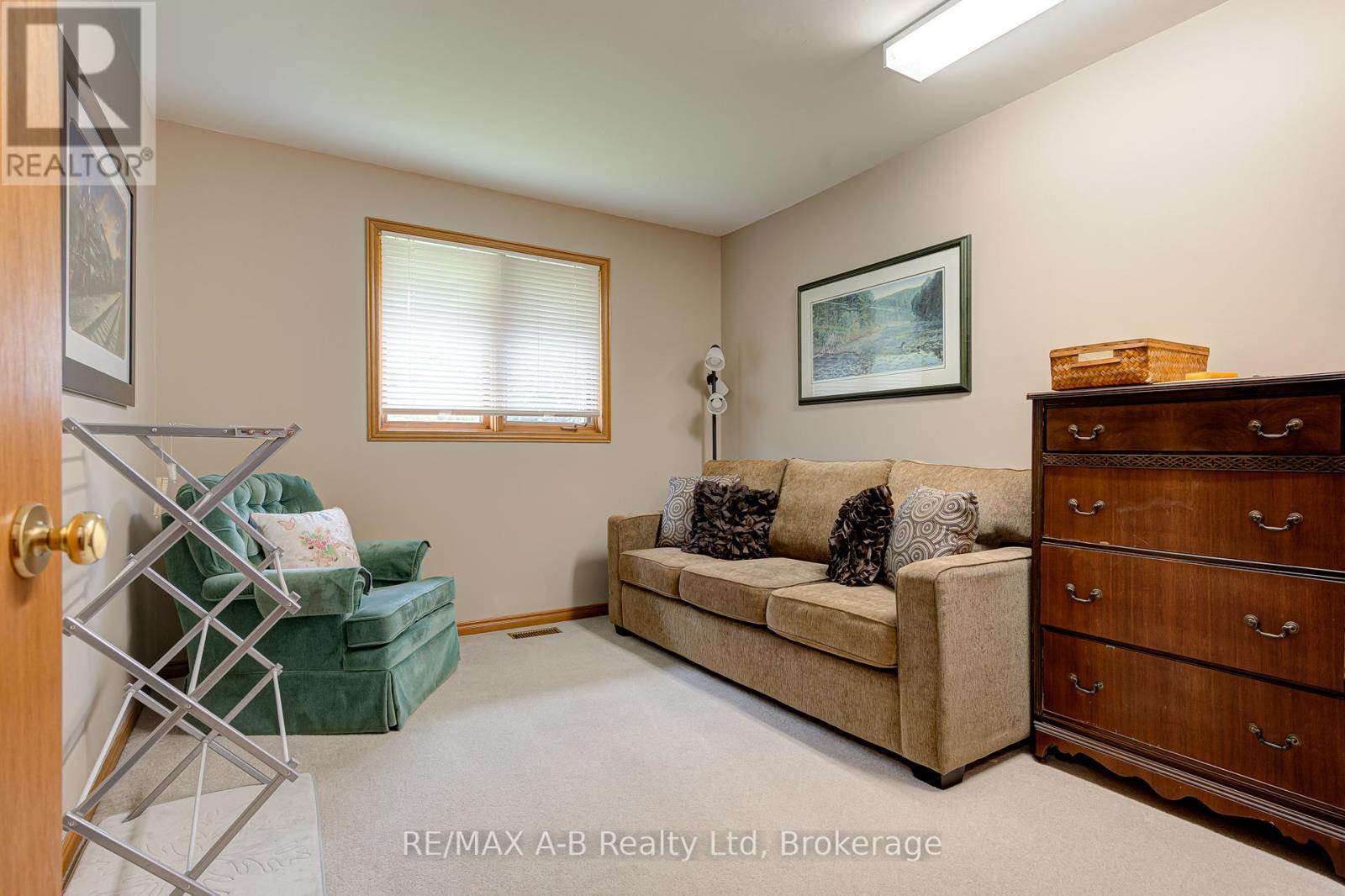 137 MITCHELL COURT - 20