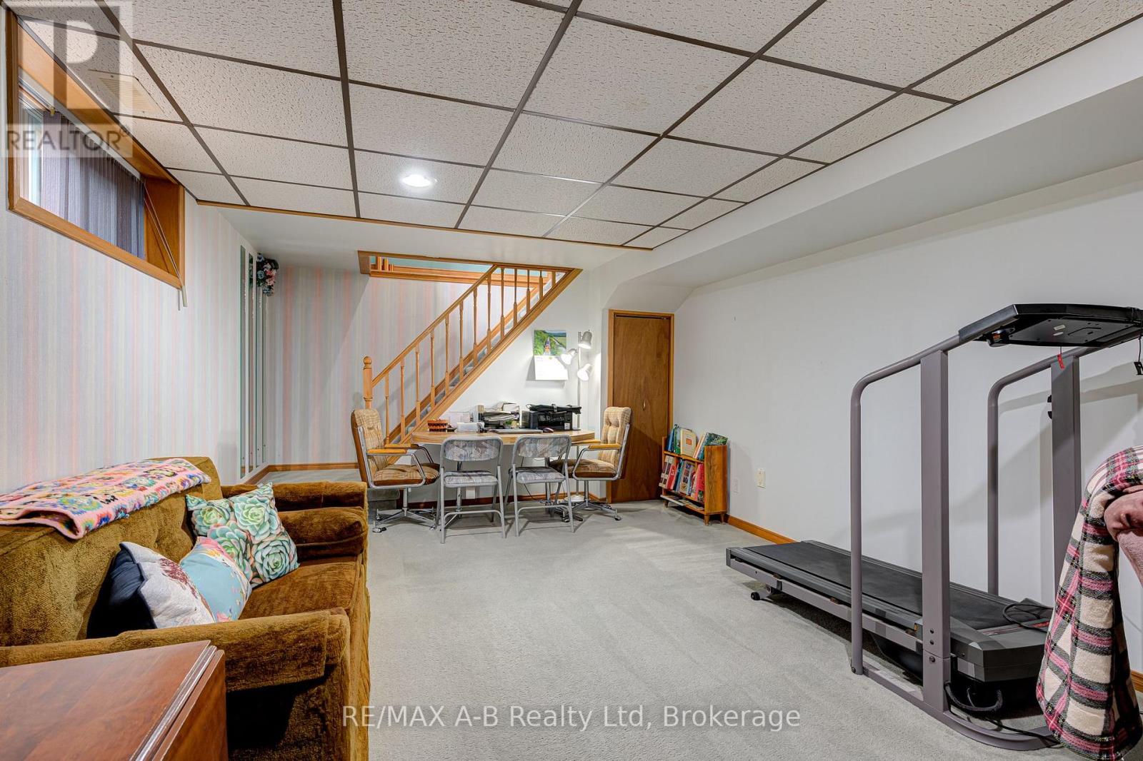 137 MITCHELL COURT - 24