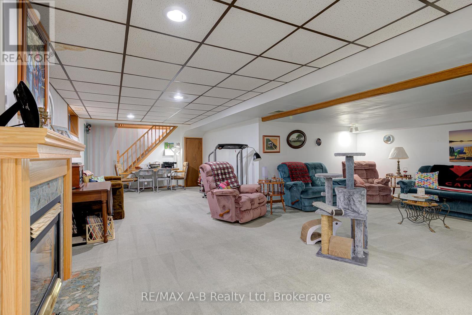 137 MITCHELL COURT - 25