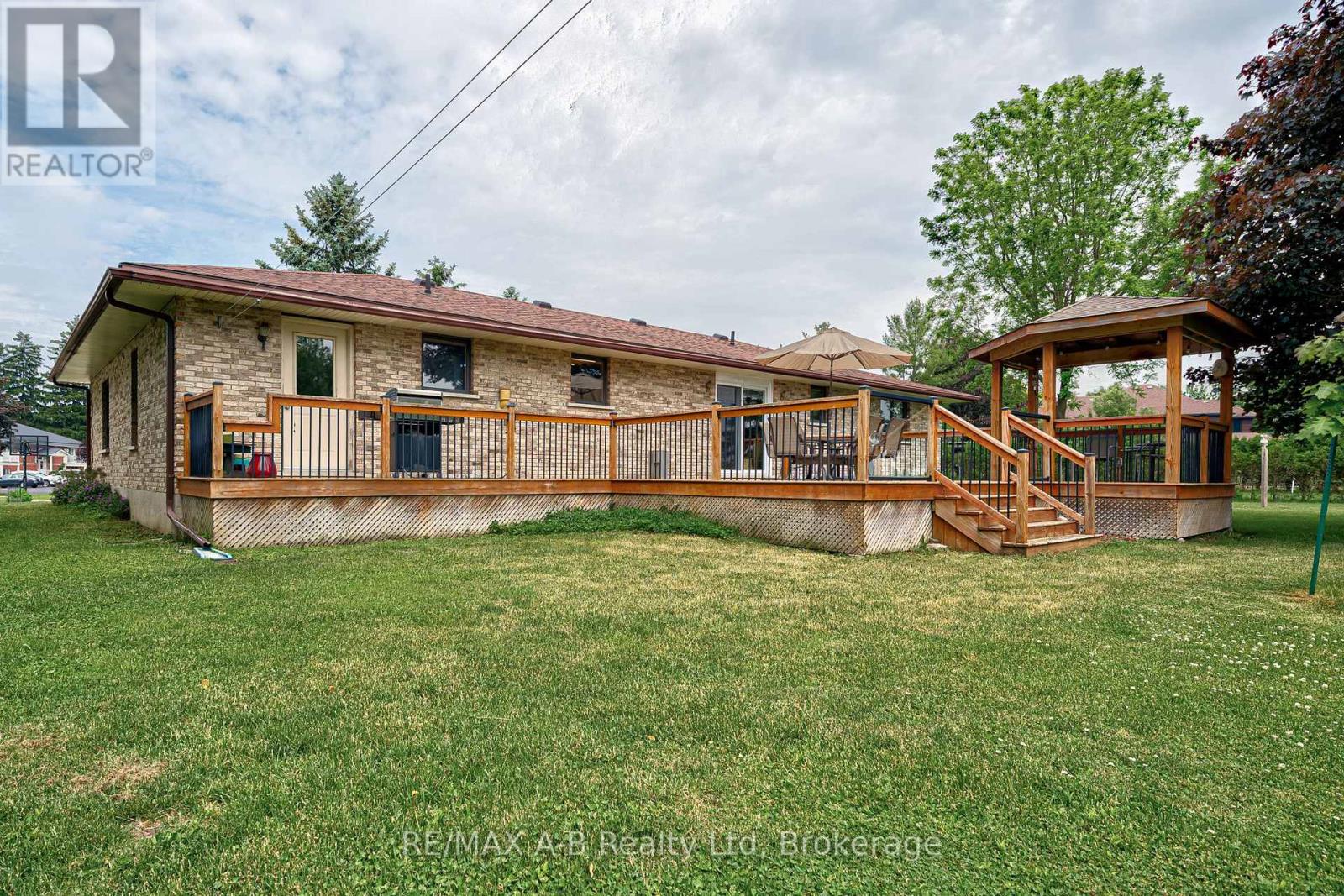 137 MITCHELL COURT - 34