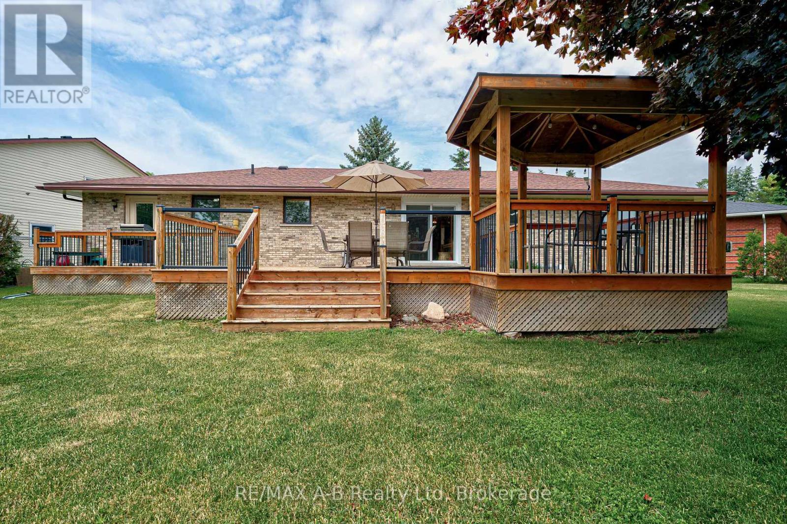 137 MITCHELL COURT - 35