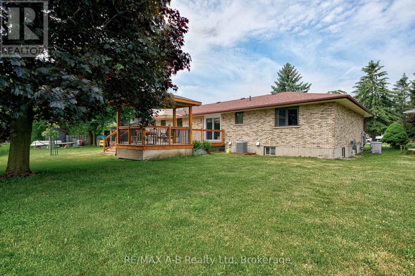 137 MITCHELL COURT - 36