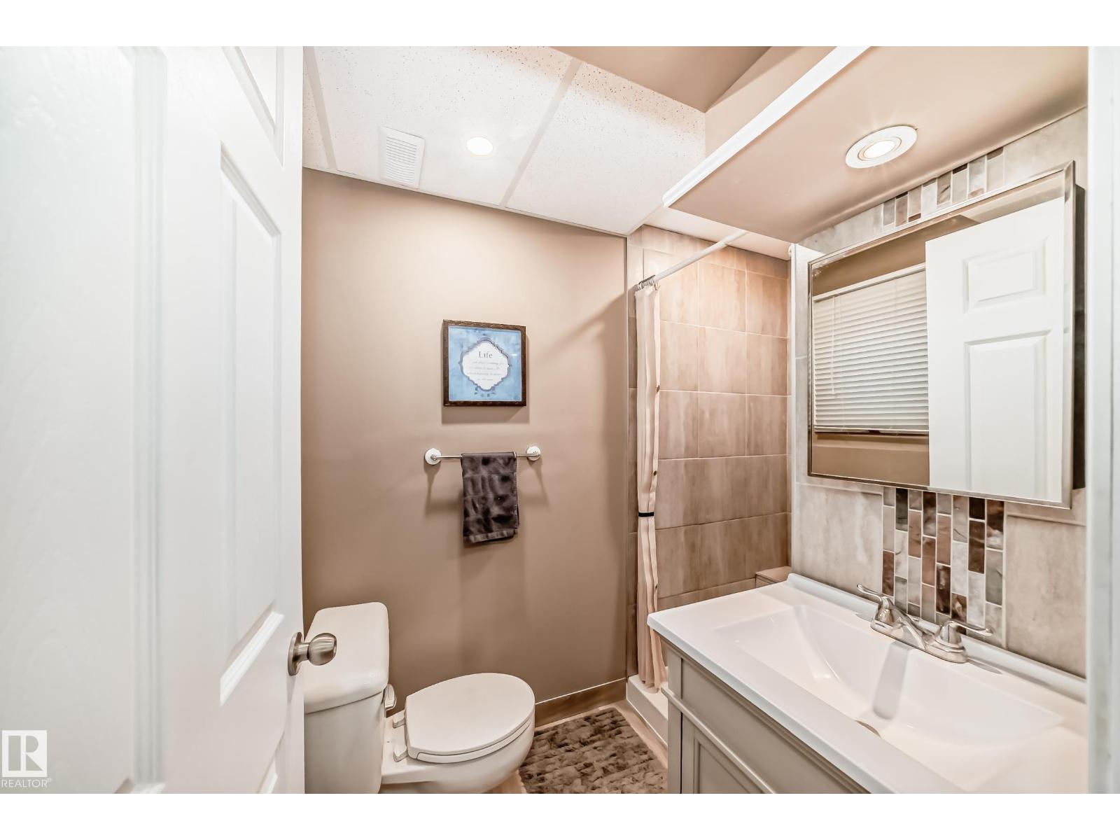 9813 152 ST NW - 34