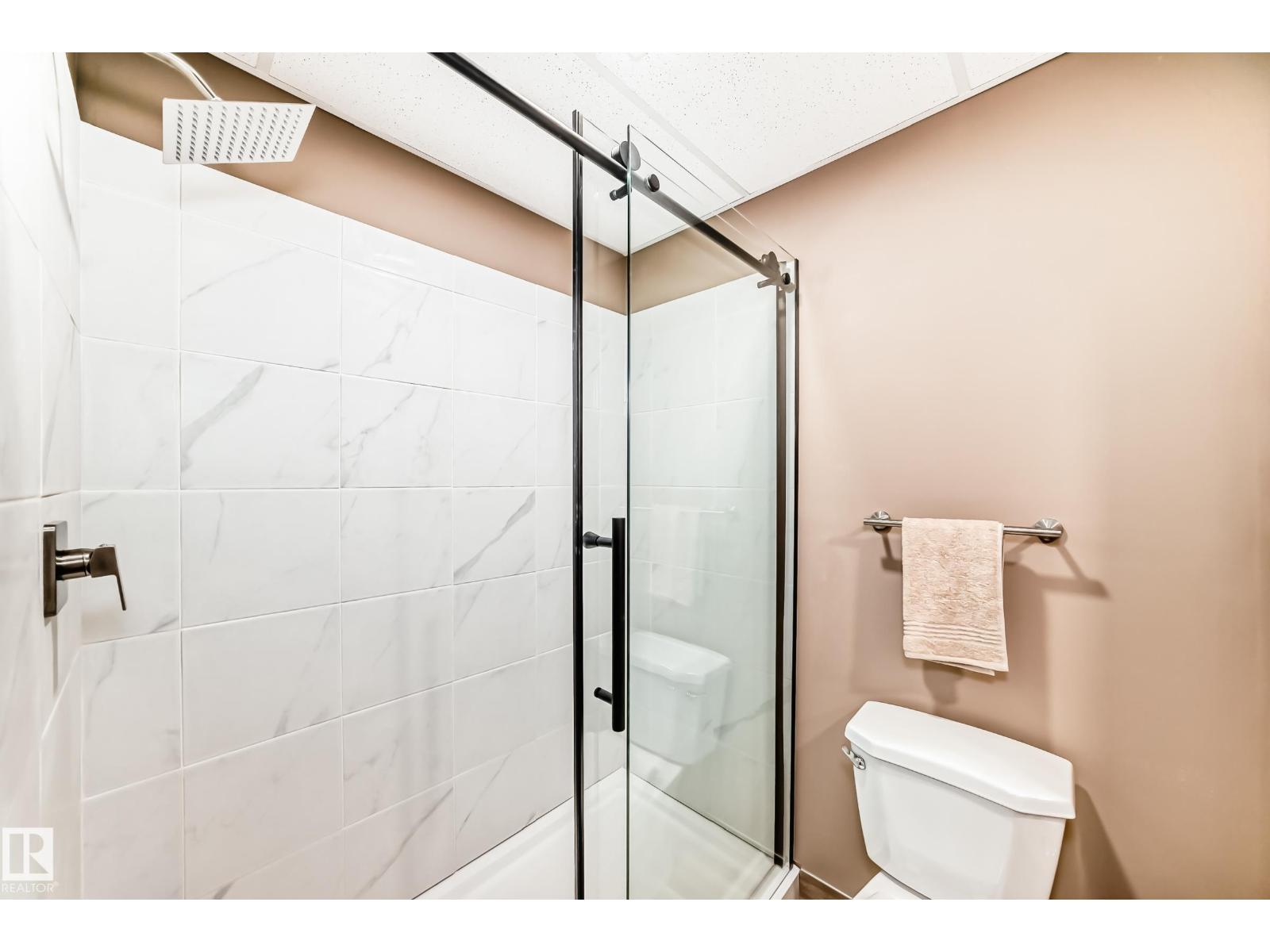 9813 152 ST NW - 29
