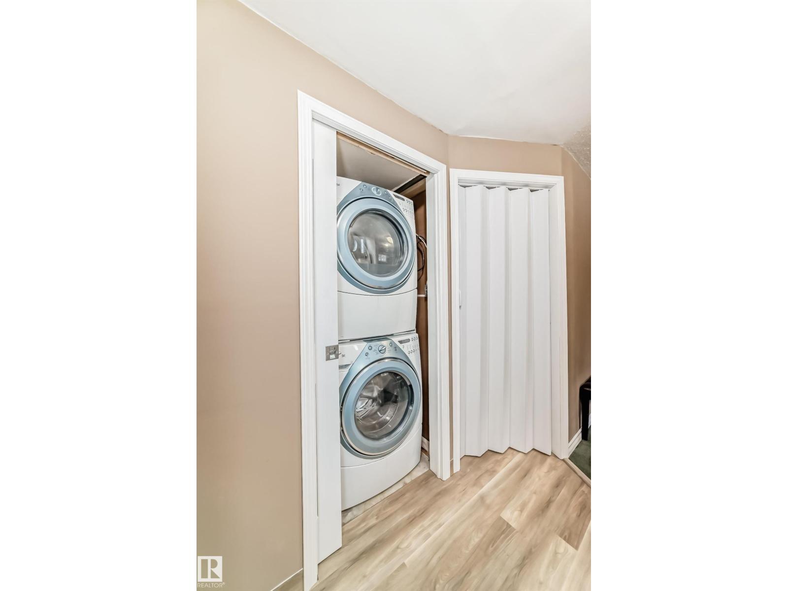 9813 152 ST NW - 54