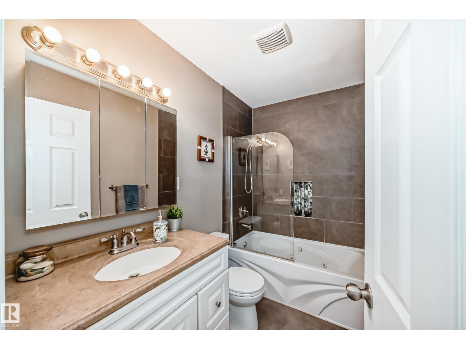9813 152 ST NW - 16