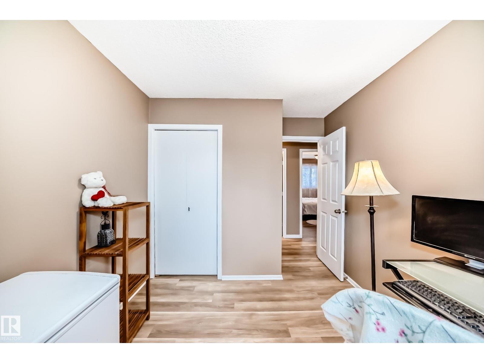 9813 152 ST NW - 49