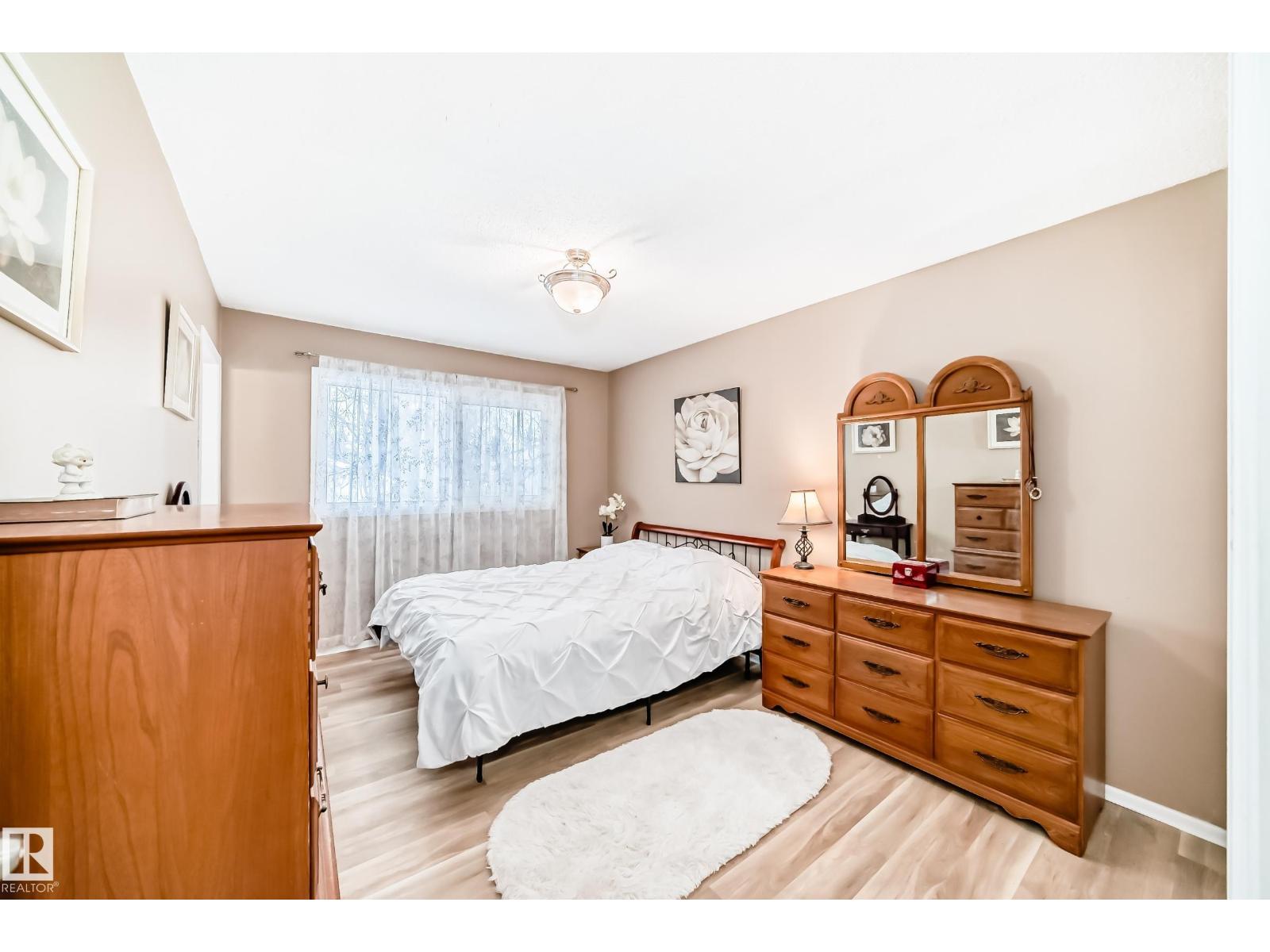 9813 152 ST NW - 14