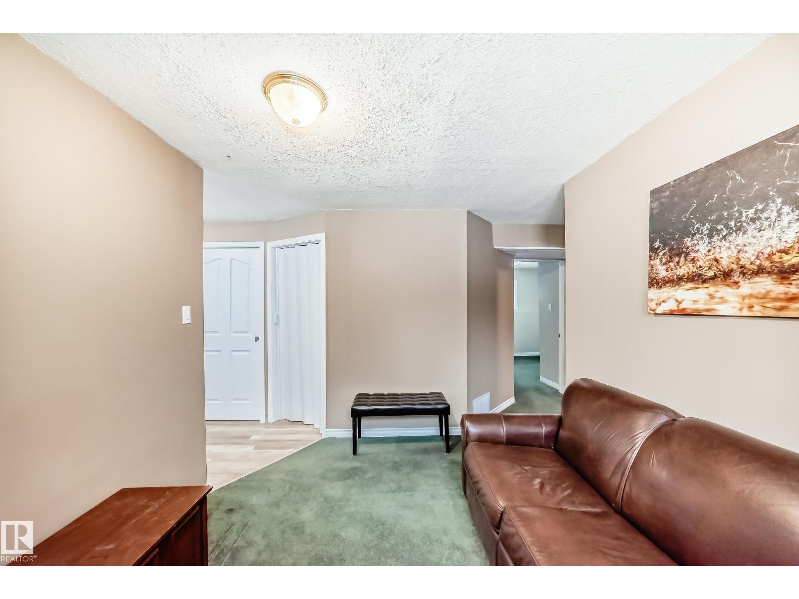 9813 152 ST NW - 51