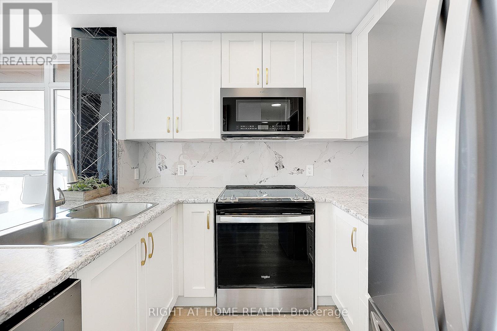 #905 460 DUNDAS STREET E - 11