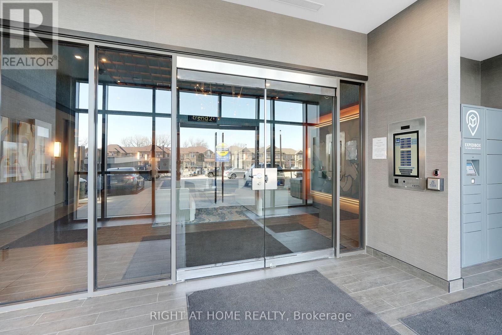 #905 460 DUNDAS STREET E - 21