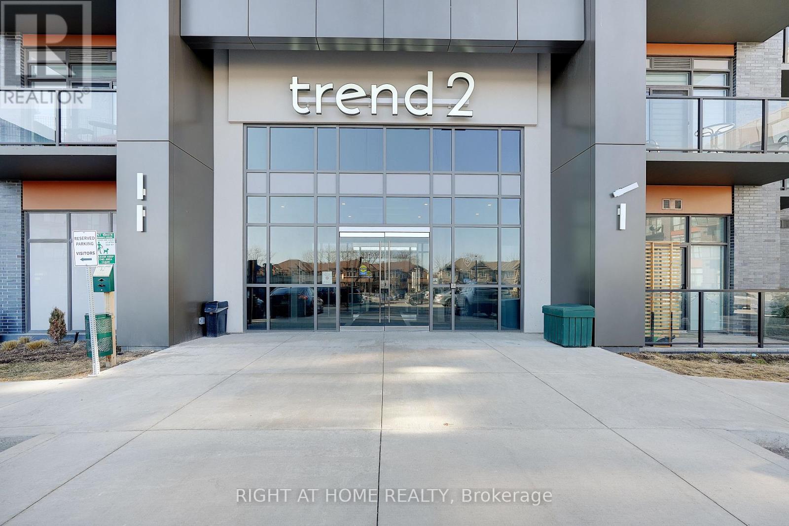 #905 460 DUNDAS STREET E - 22