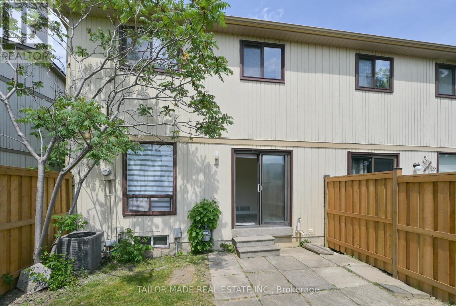 #79 79 GUILDFORD CRESCENT - 28