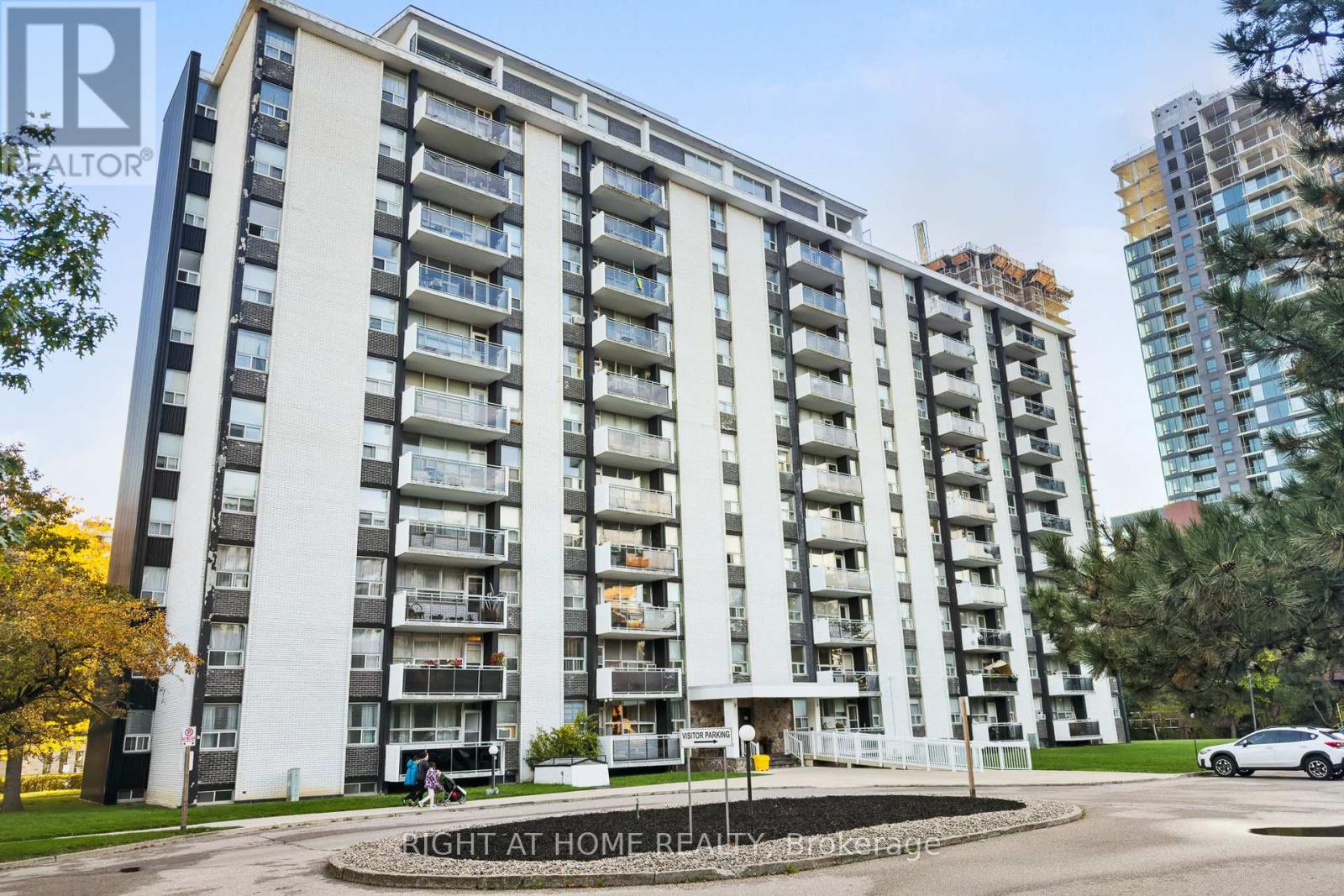 #907 151 LAROSE AVENUE E - 1