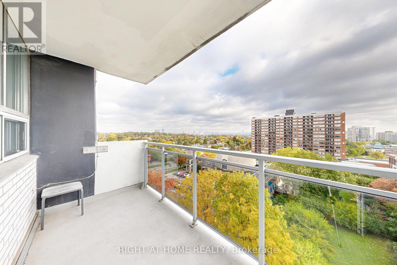 #907 151 LAROSE AVENUE E - 4