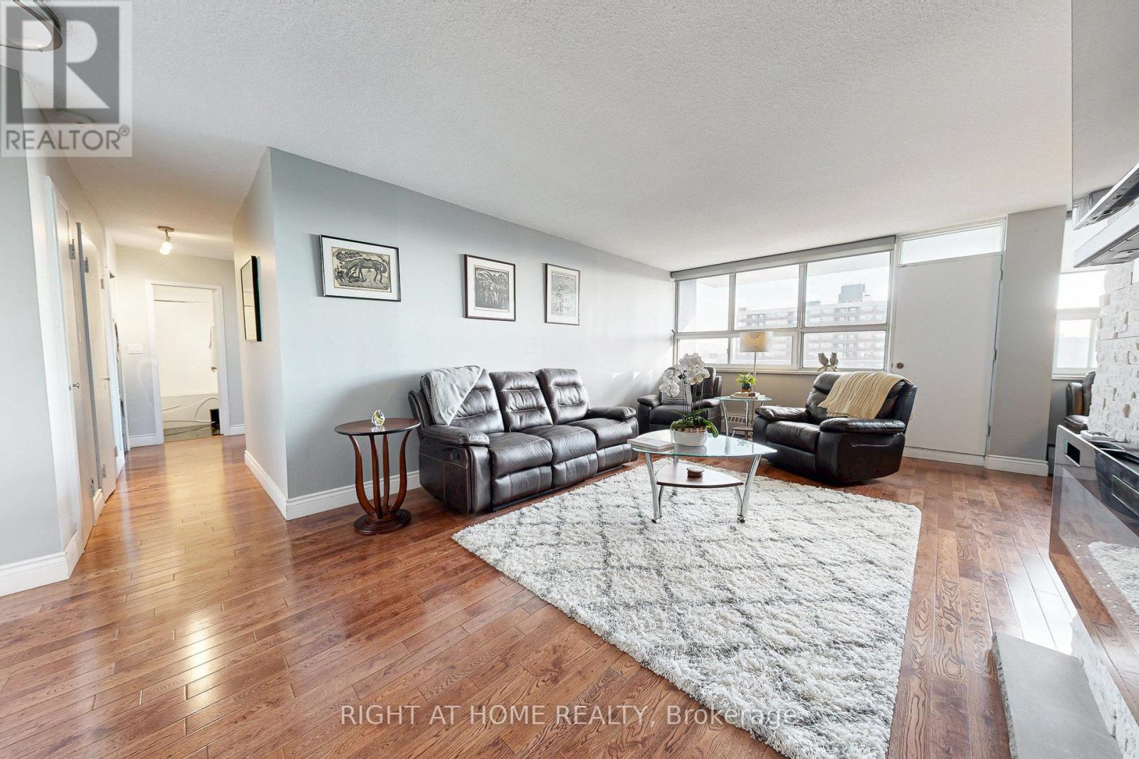 #907 151 LAROSE AVENUE E - 6