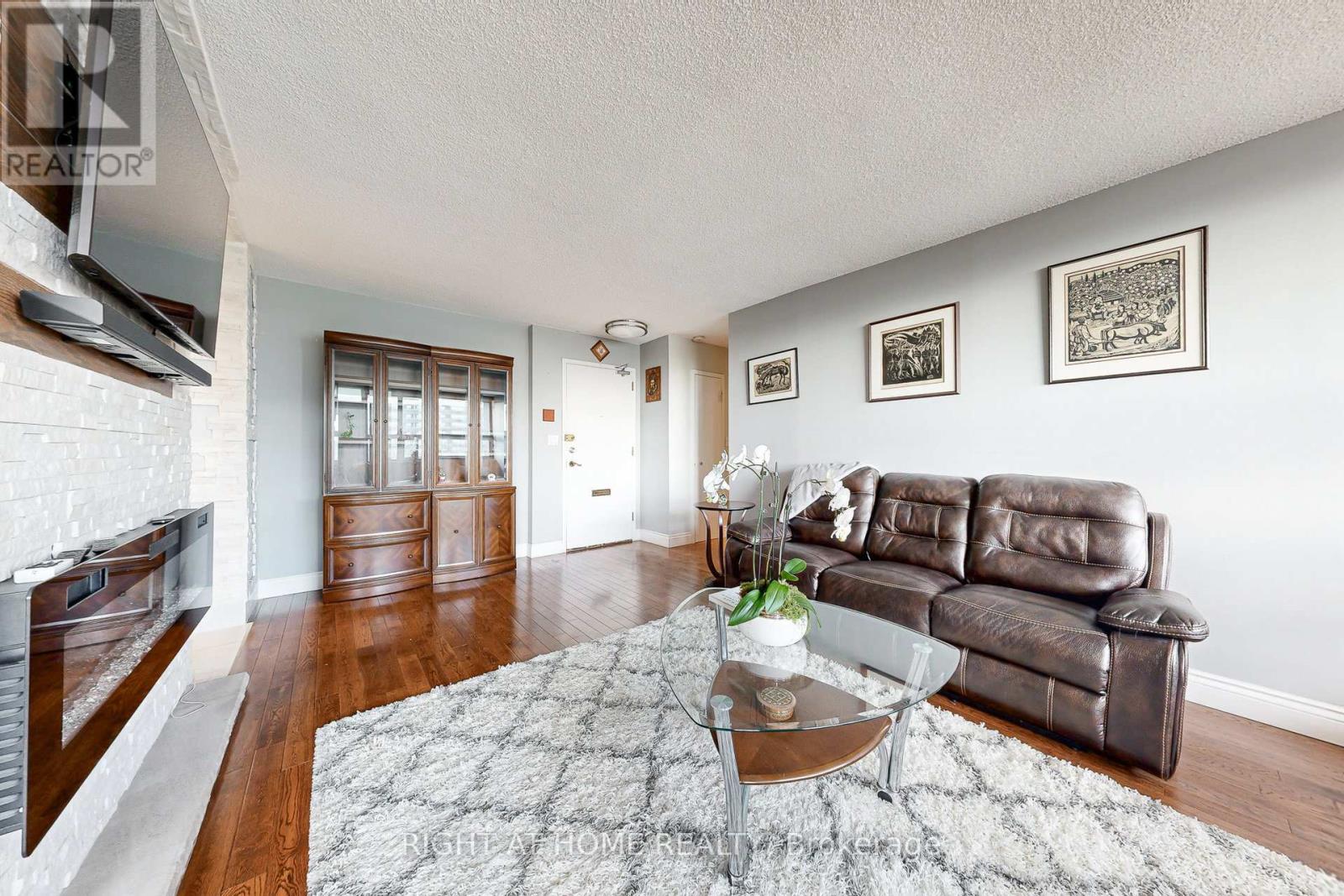#907 151 LAROSE AVENUE E - 8