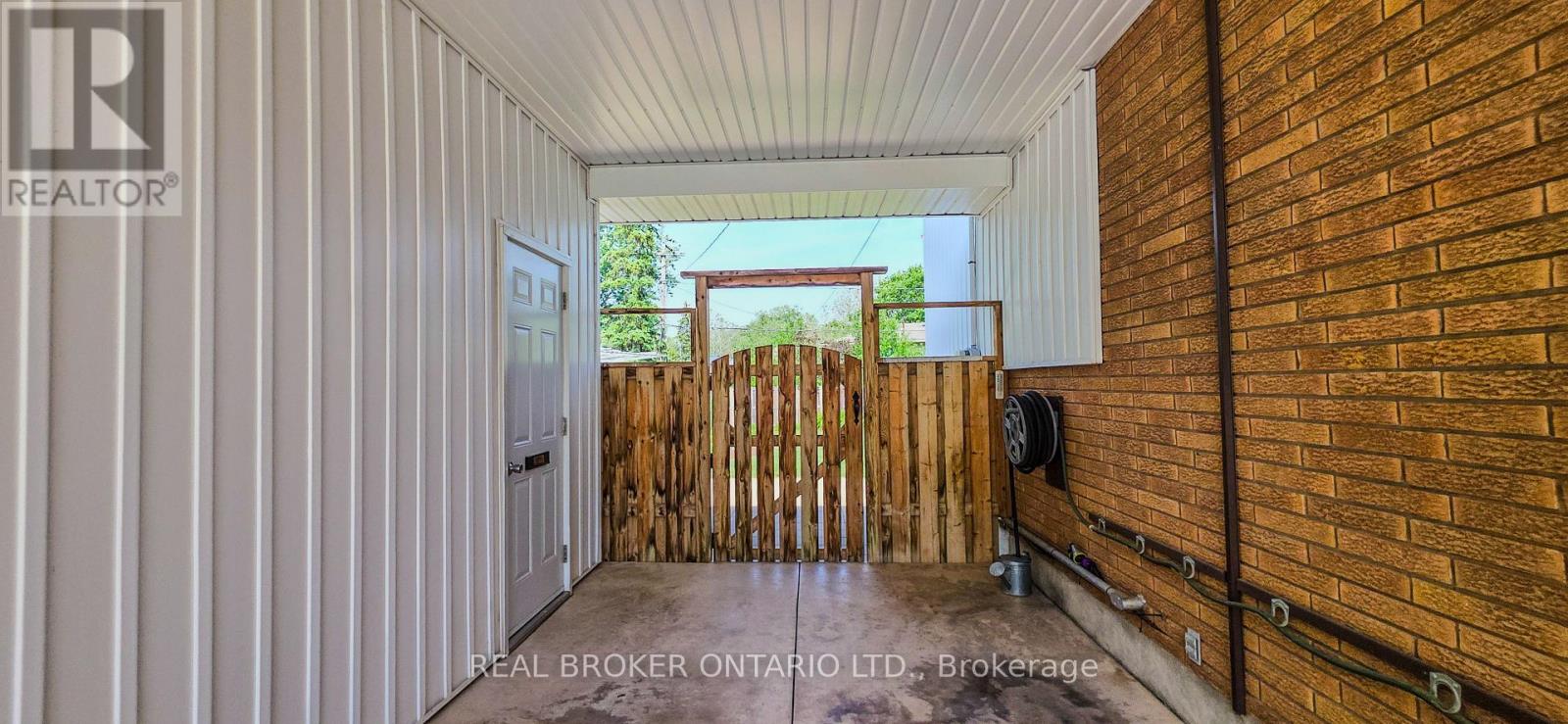 241 RIVERVIEW BOULEVARD - 32