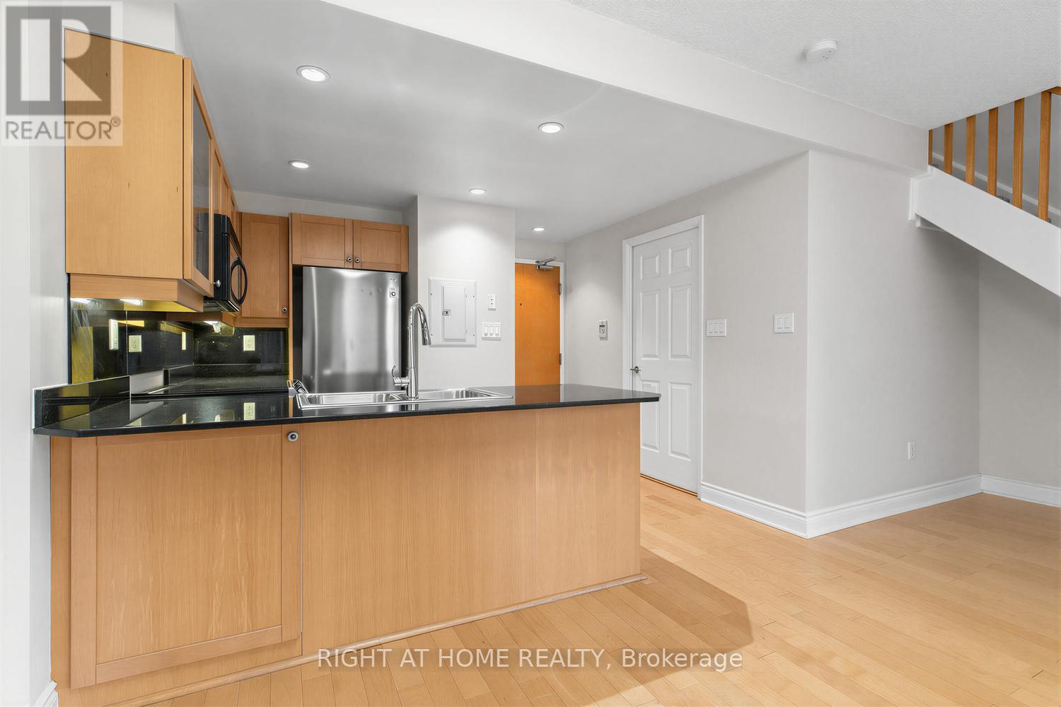 #1705 80 CUMBERLAND STREET - 4