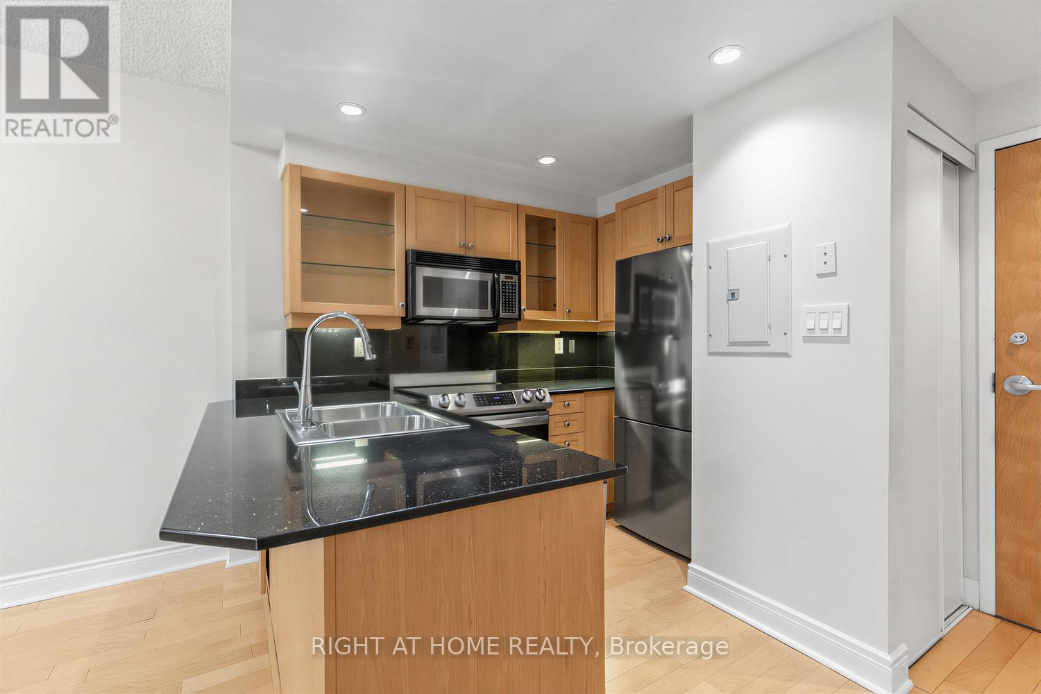 #1705 80 CUMBERLAND STREET - 5