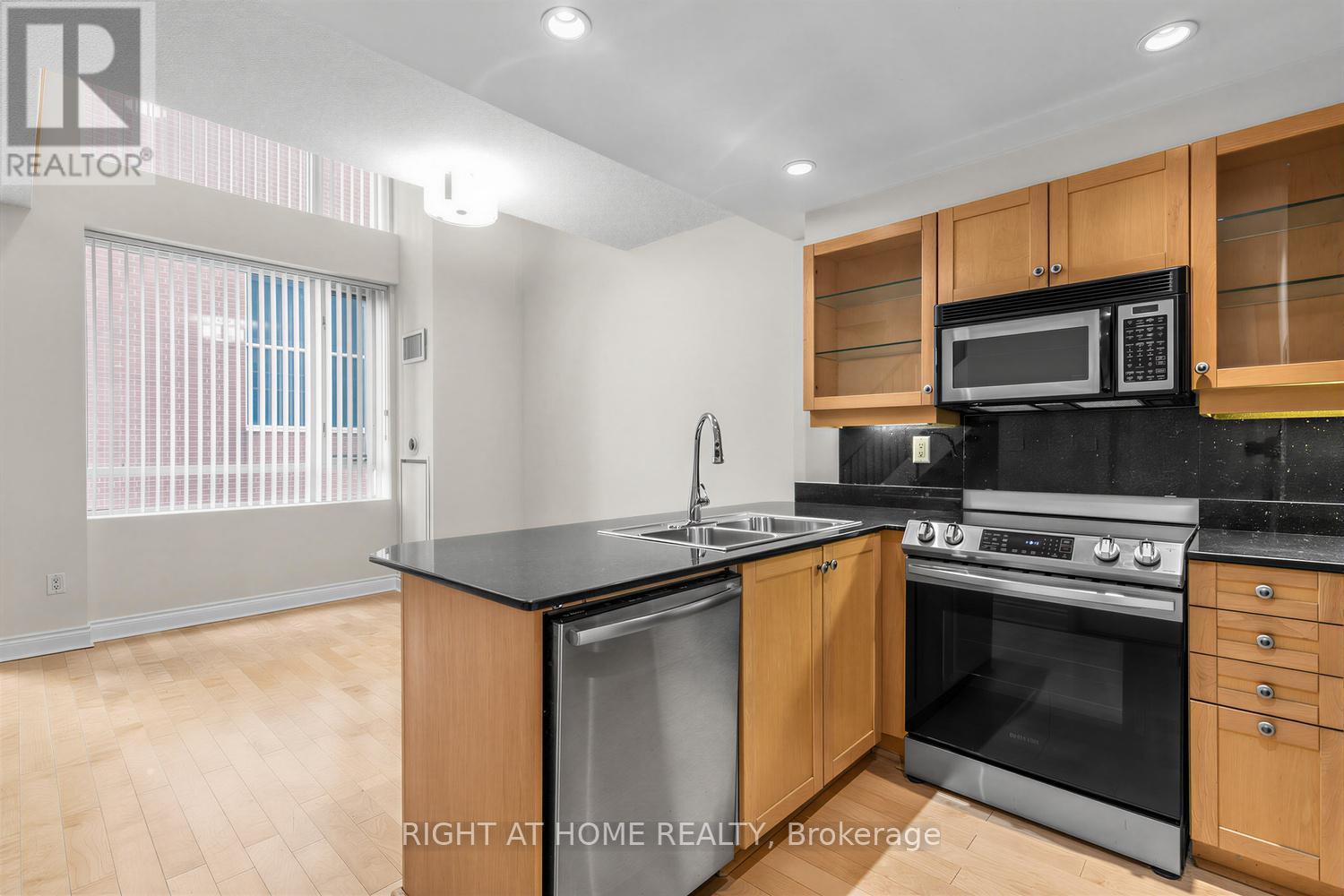 #1705 80 CUMBERLAND STREET - 6