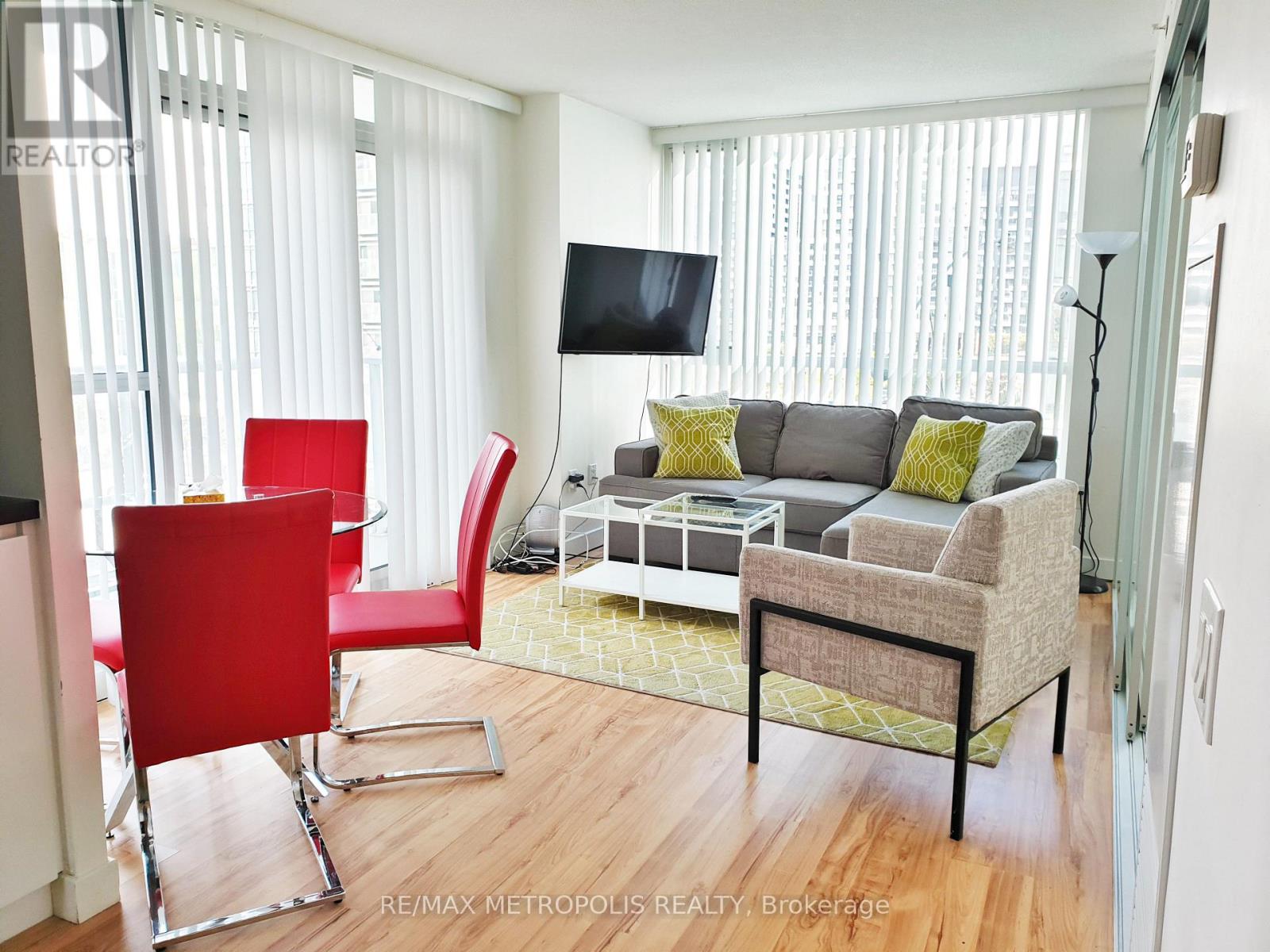 #307 85 QUEENS WHARF ROAD - 2