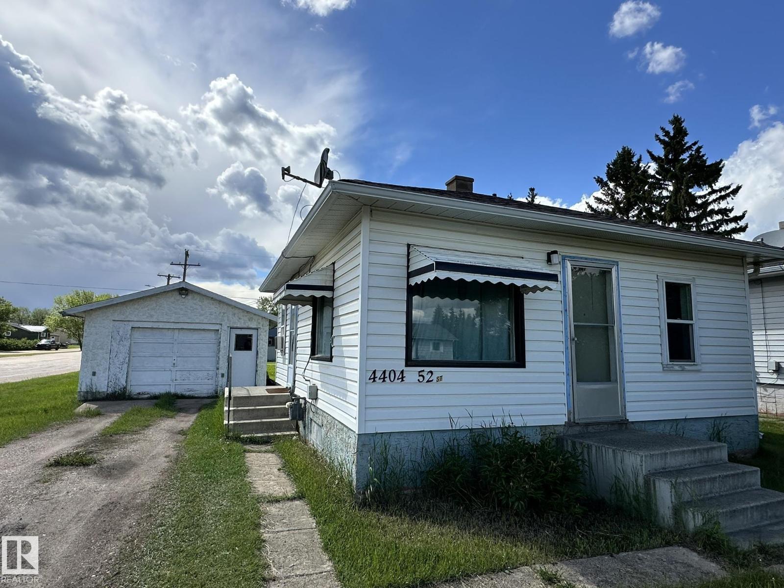 4404 52 ST - 1