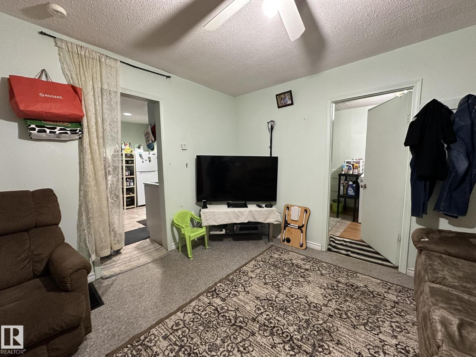 4404 52 ST - 13