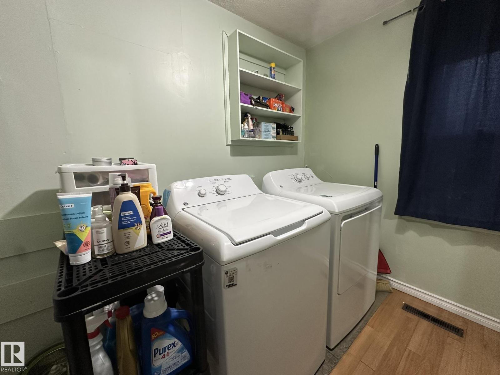 4404 52 ST - 16
