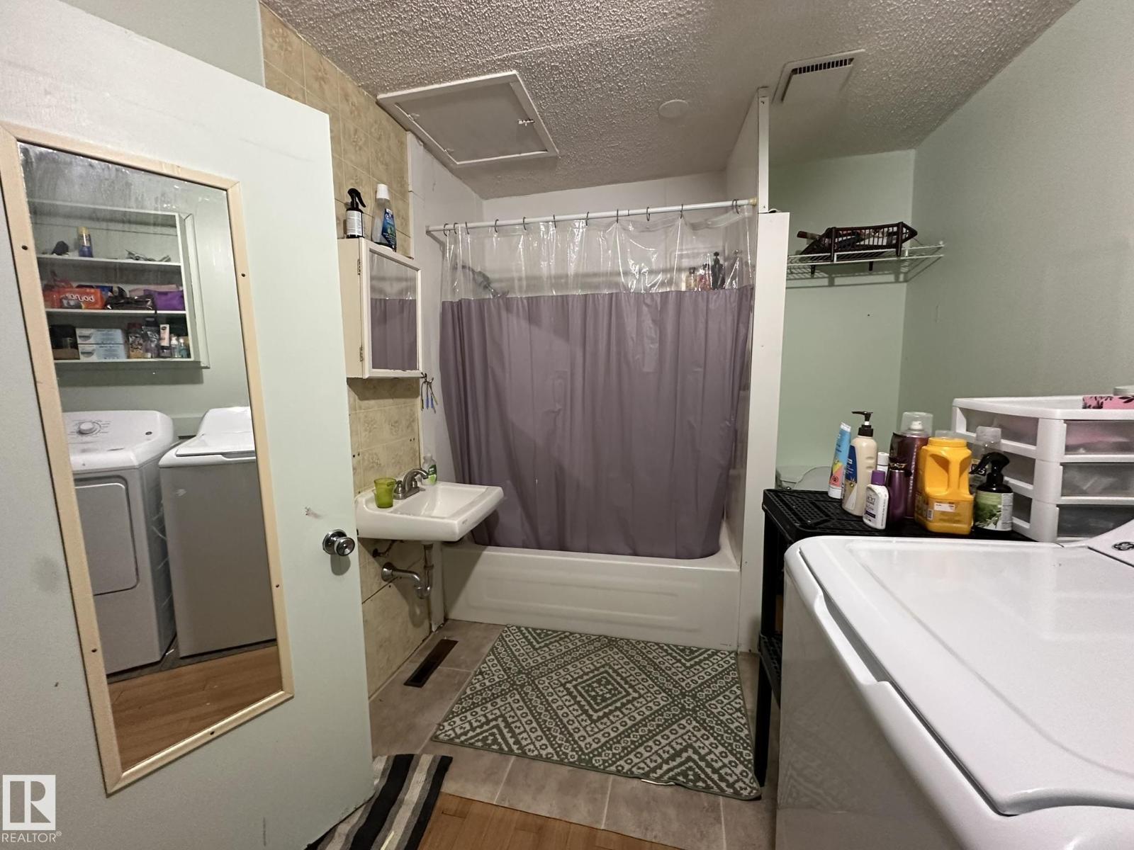 4404 52 ST - 17