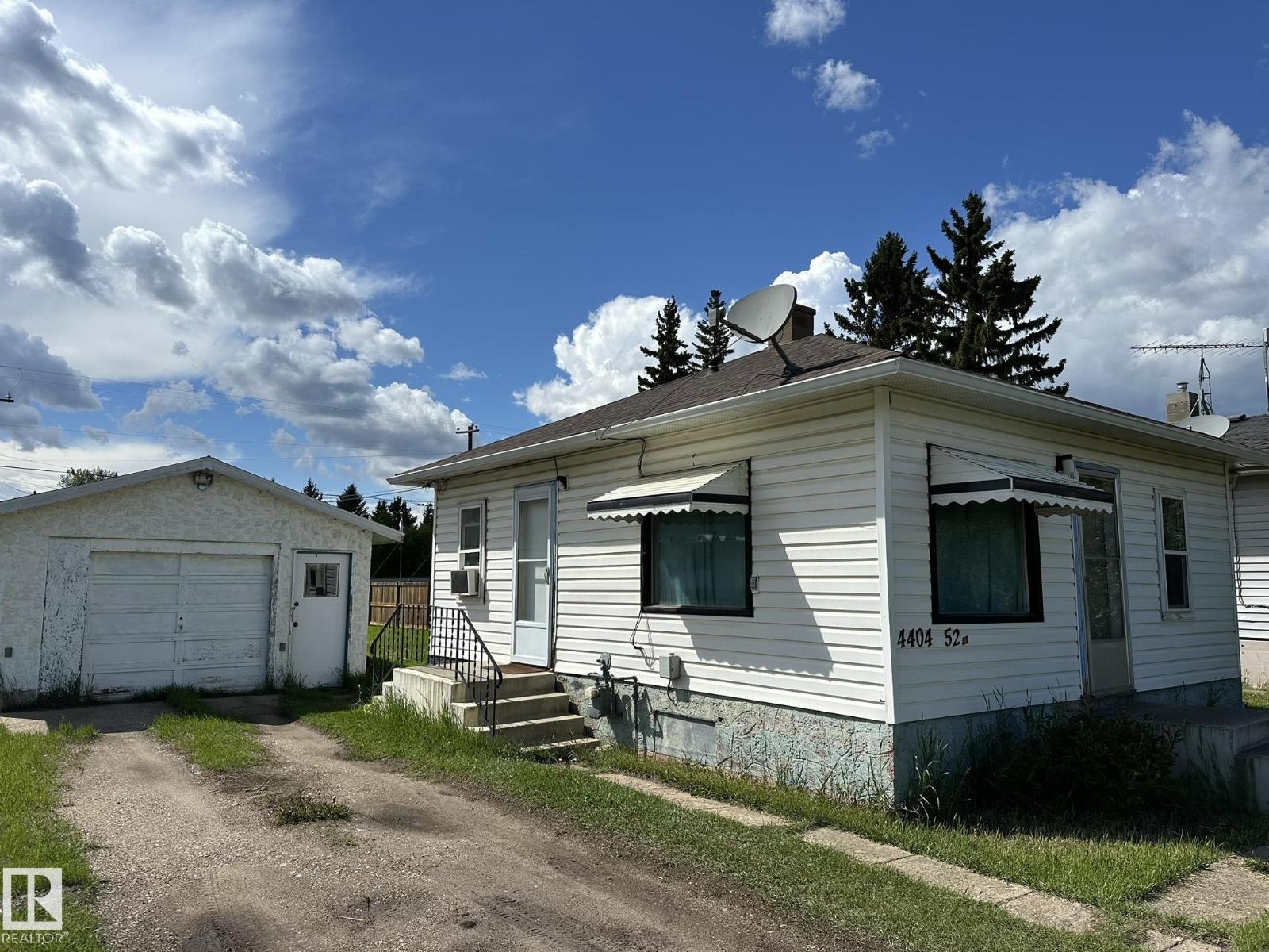 4404 52 ST - 18