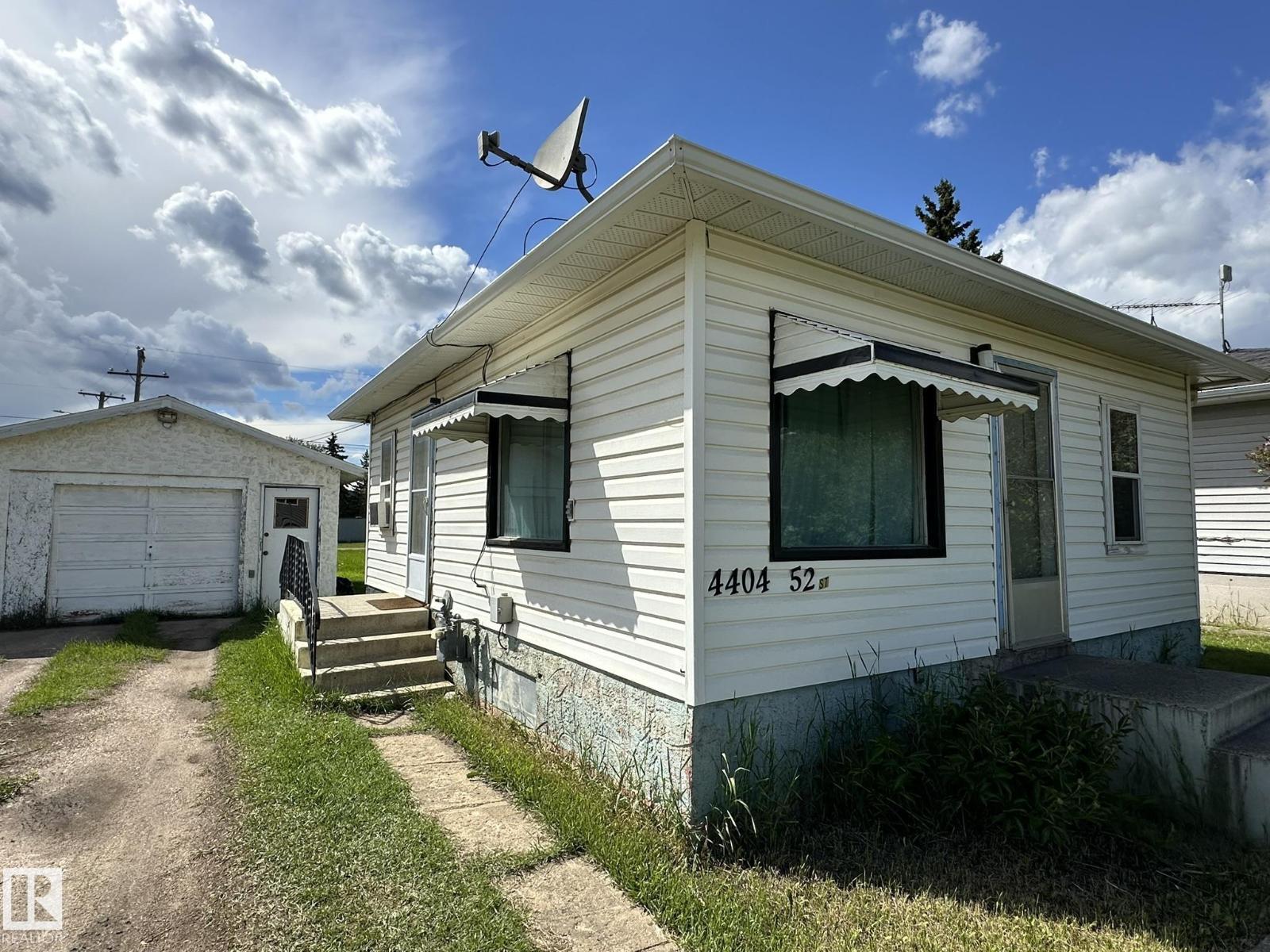 4404 52 ST - 19