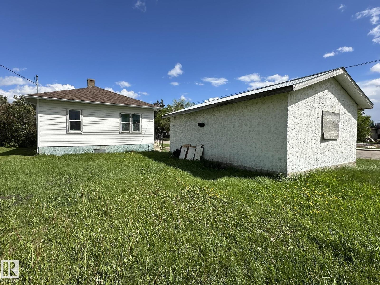 4404 52 ST - 2