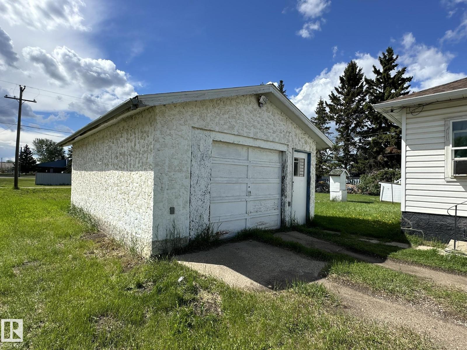 4404 52 ST - 20