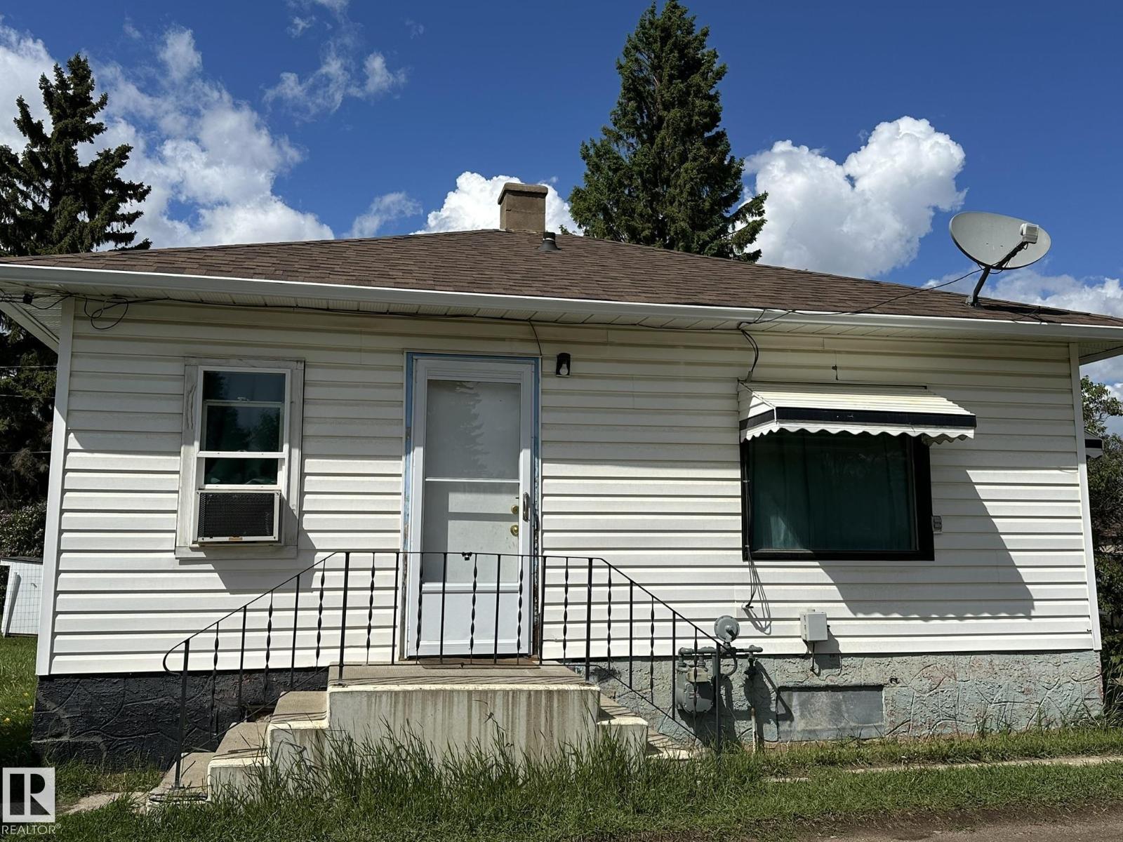 4404 52 ST - 21