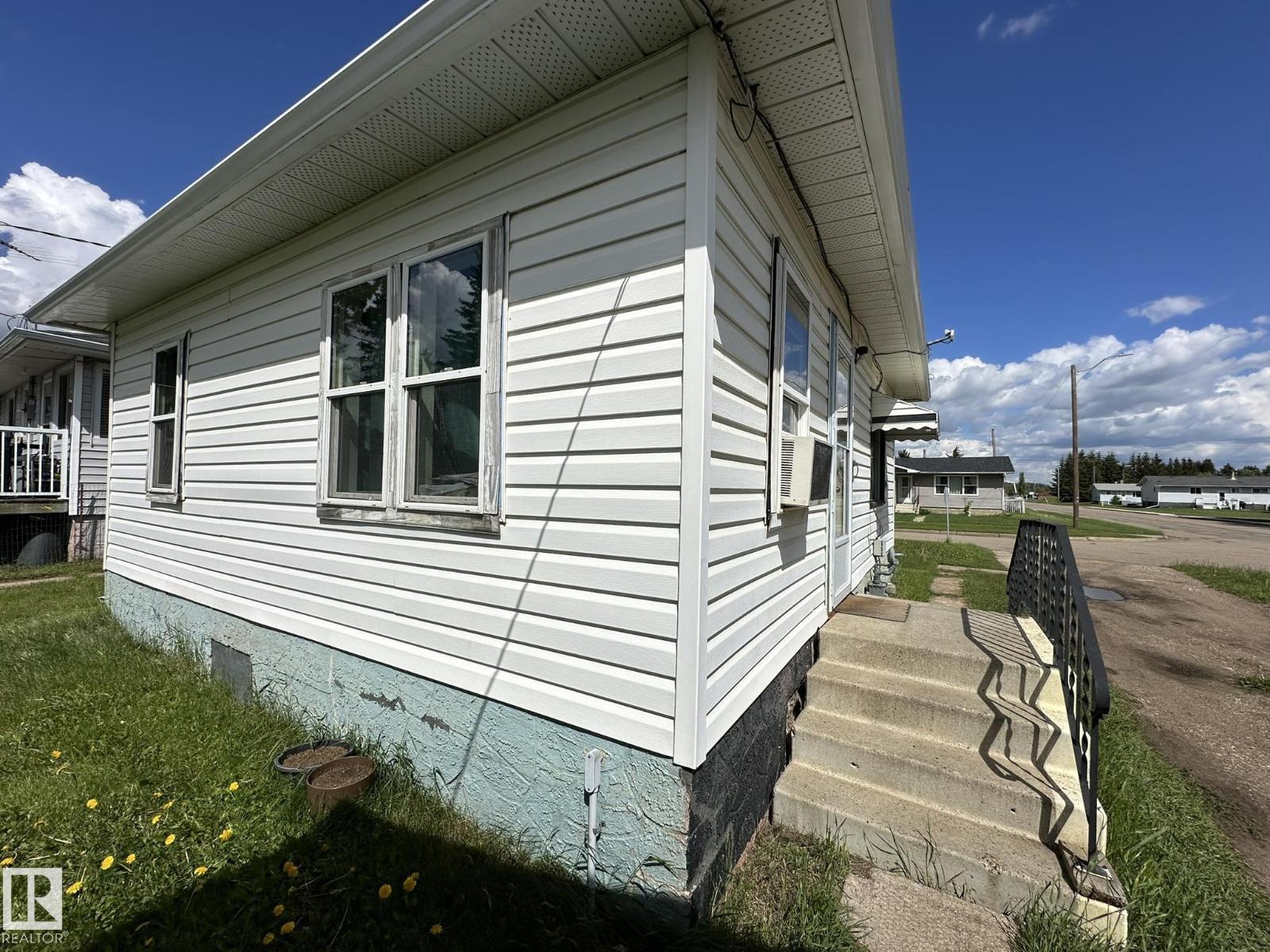 4404 52 ST - 22