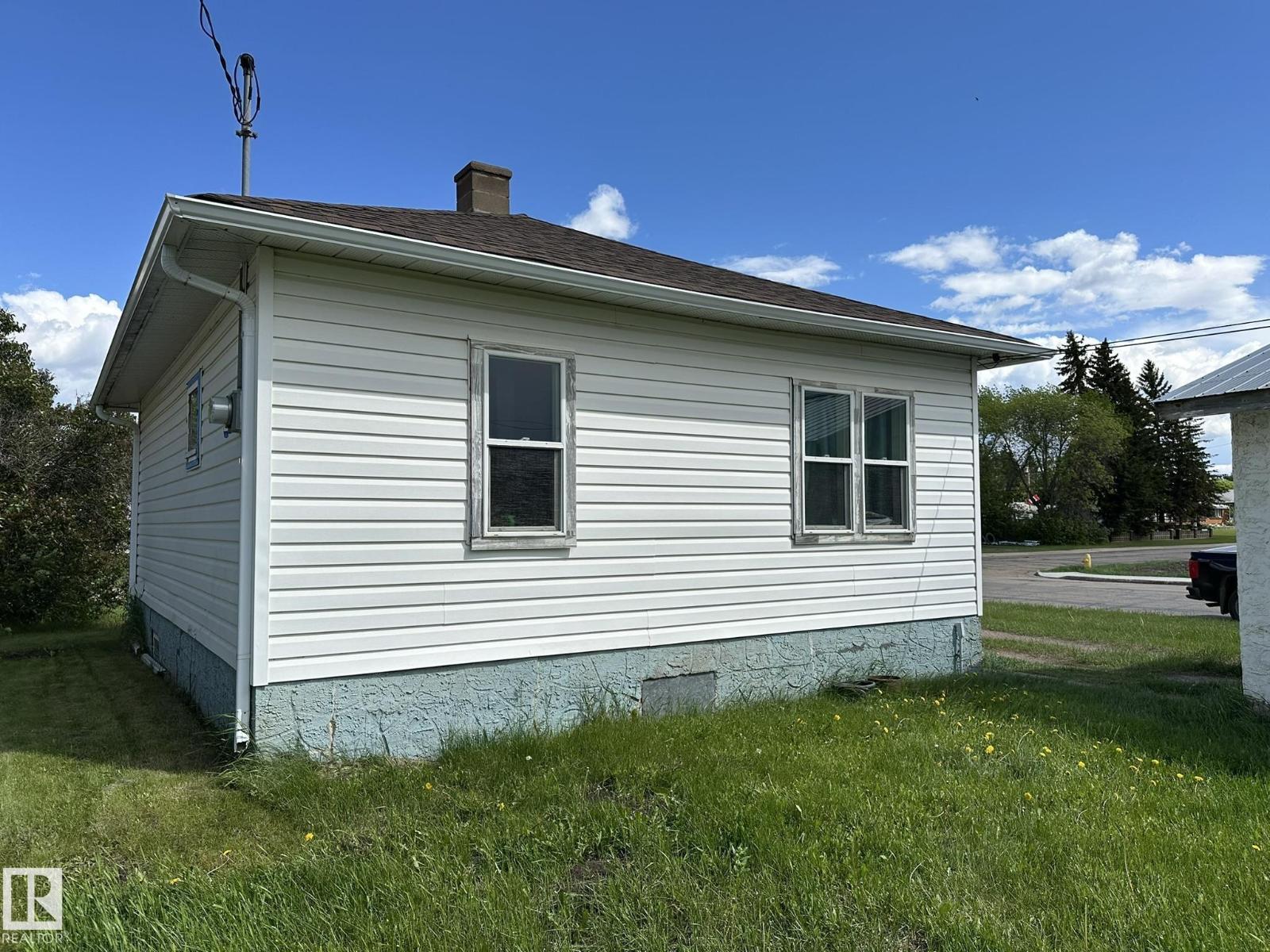 4404 52 ST - 23