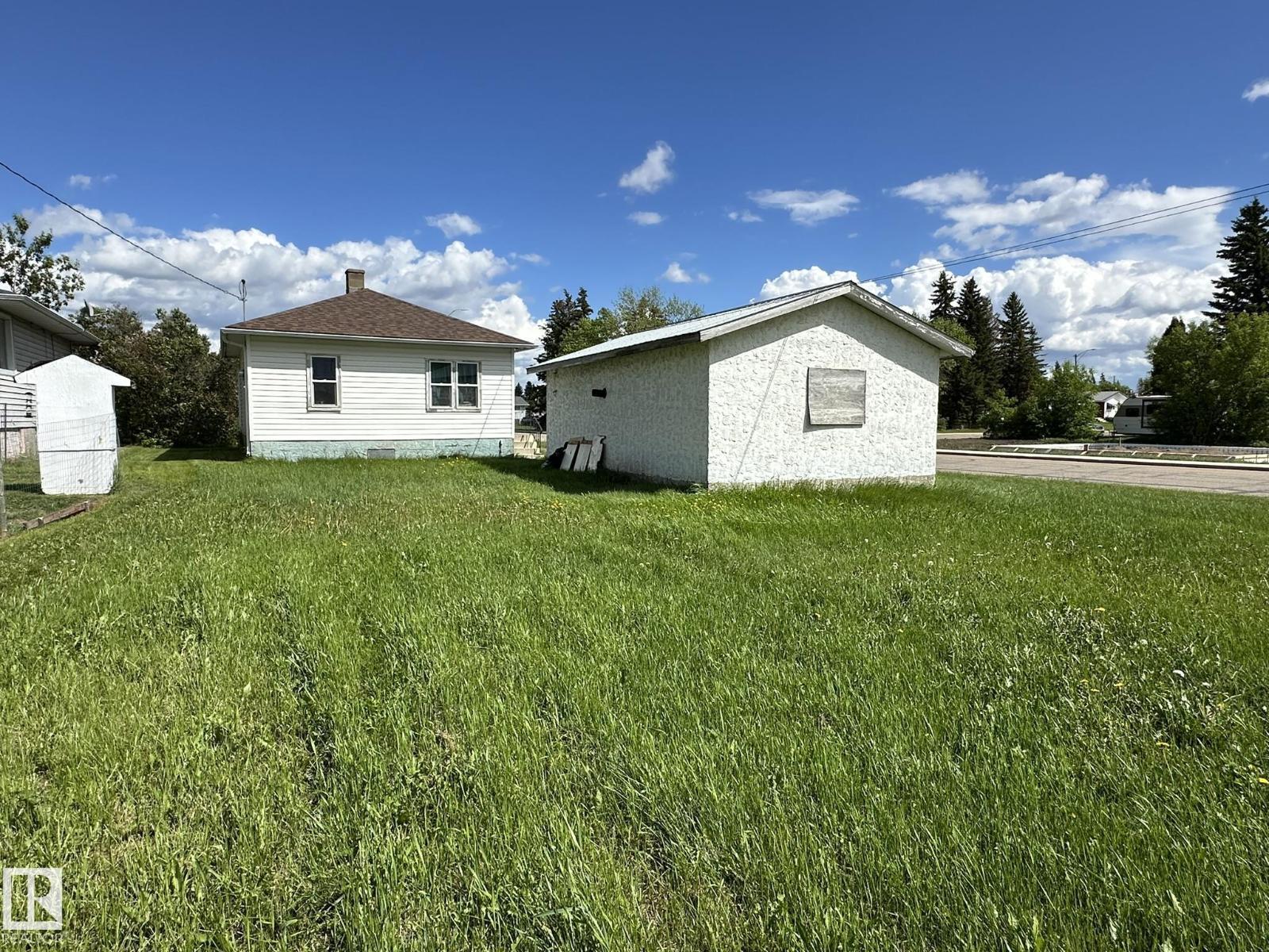 4404 52 ST - 24