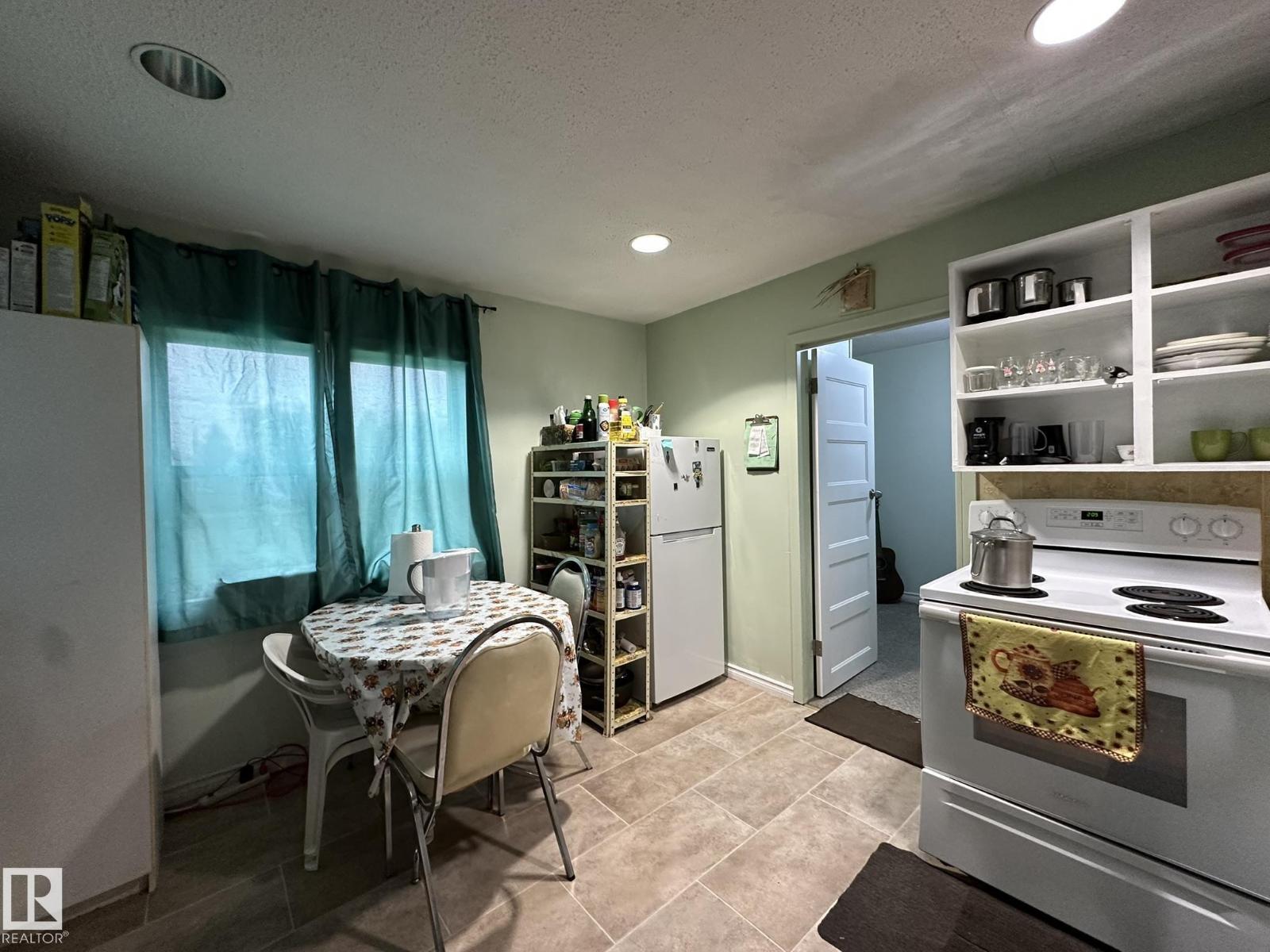 4404 52 ST - 3
