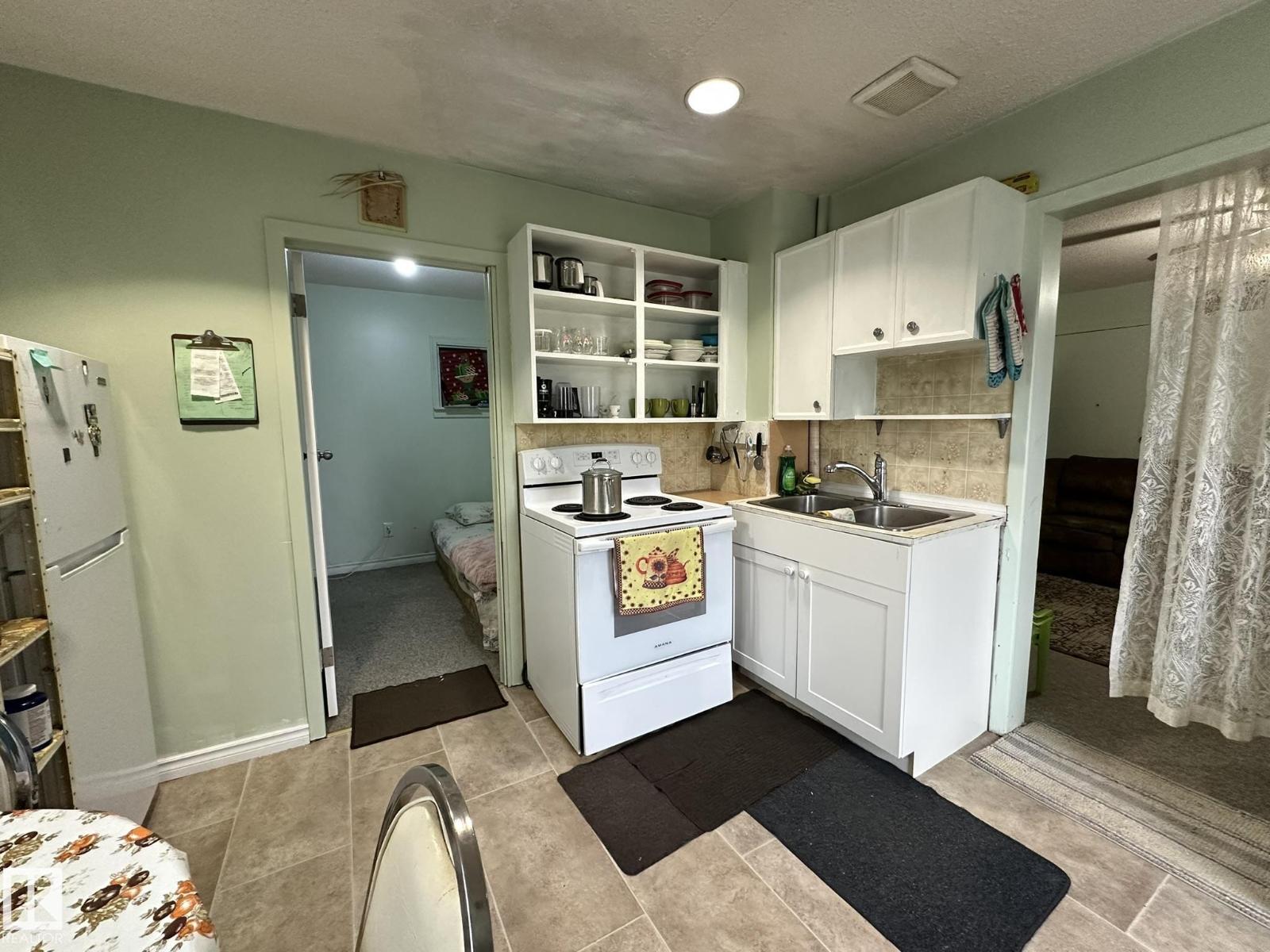 4404 52 ST - 5