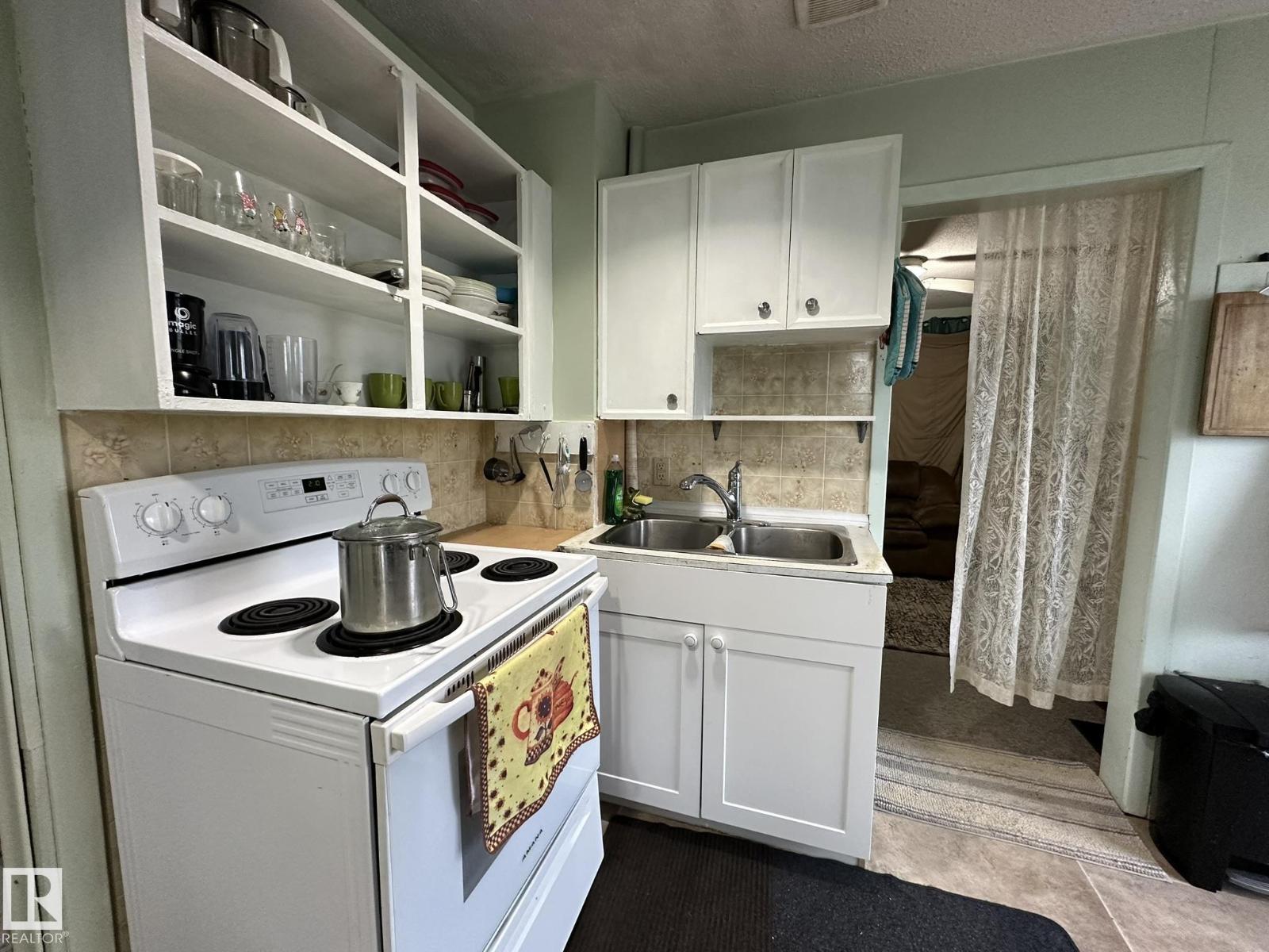 4404 52 ST - 7
