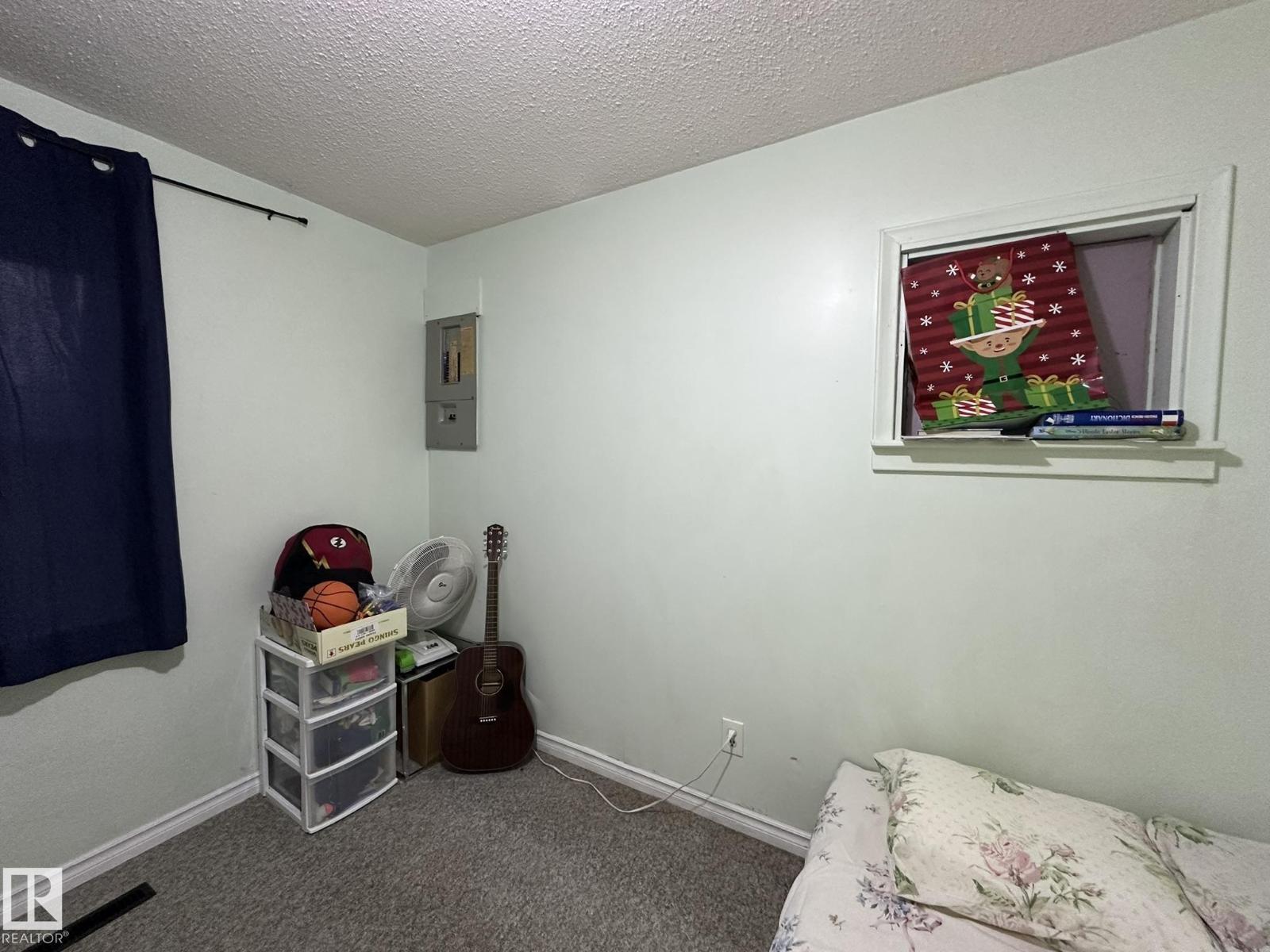 4404 52 ST - 9