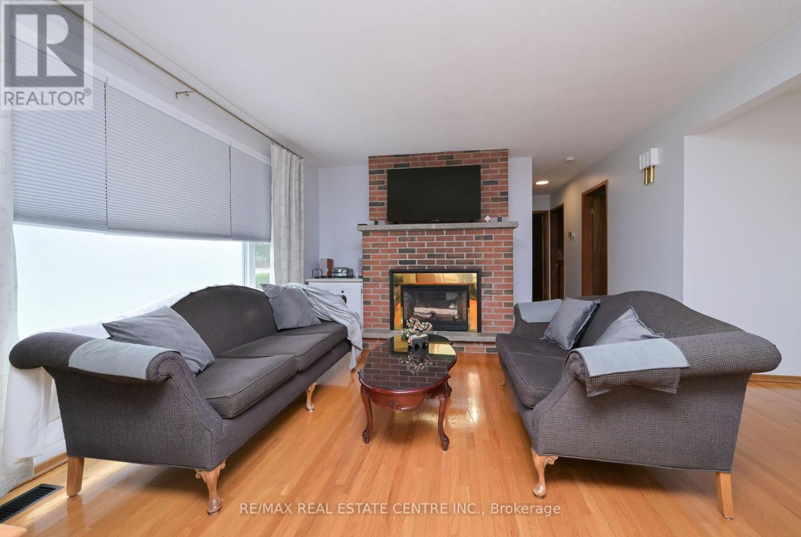 37 MARGARET STREET E - 10