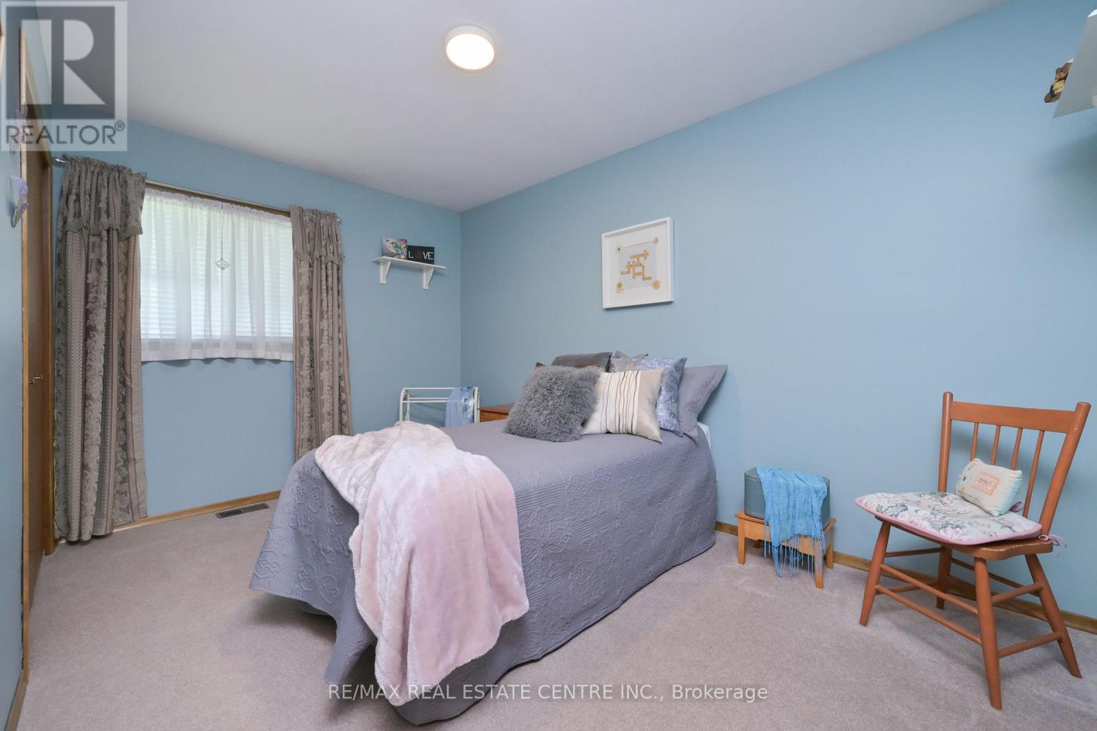 37 MARGARET STREET E - 18